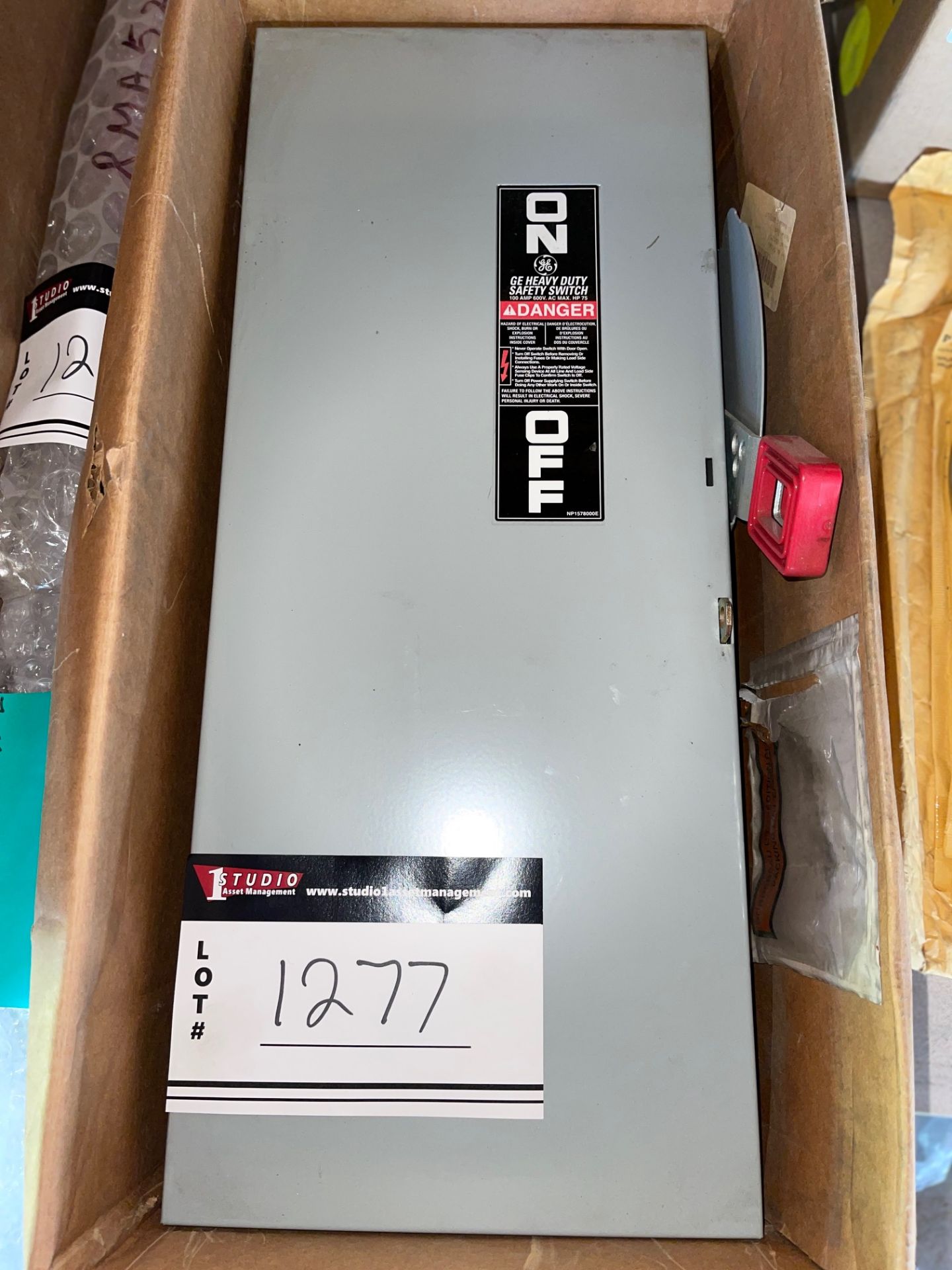 GE 100 AMP FUSE DISCONNECT, 23” X 9” X 5”