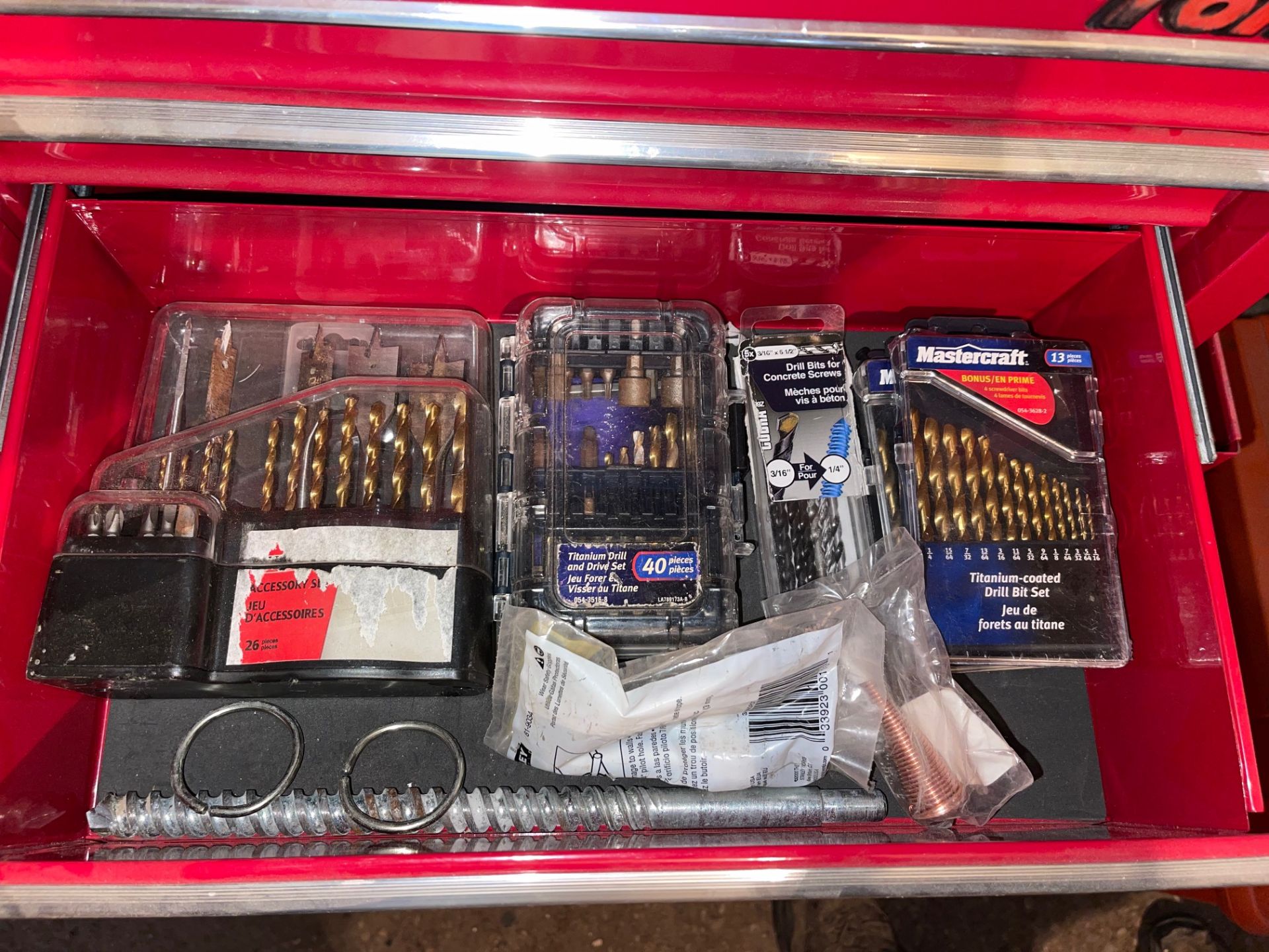 TOOLBOX IN CHEST WITH CONTENTS, SCREWDRIVERS, SALT, DRILL BITS, NUT DRIVERS, DIGITAL VENEER CALIPER, - Image 5 of 10