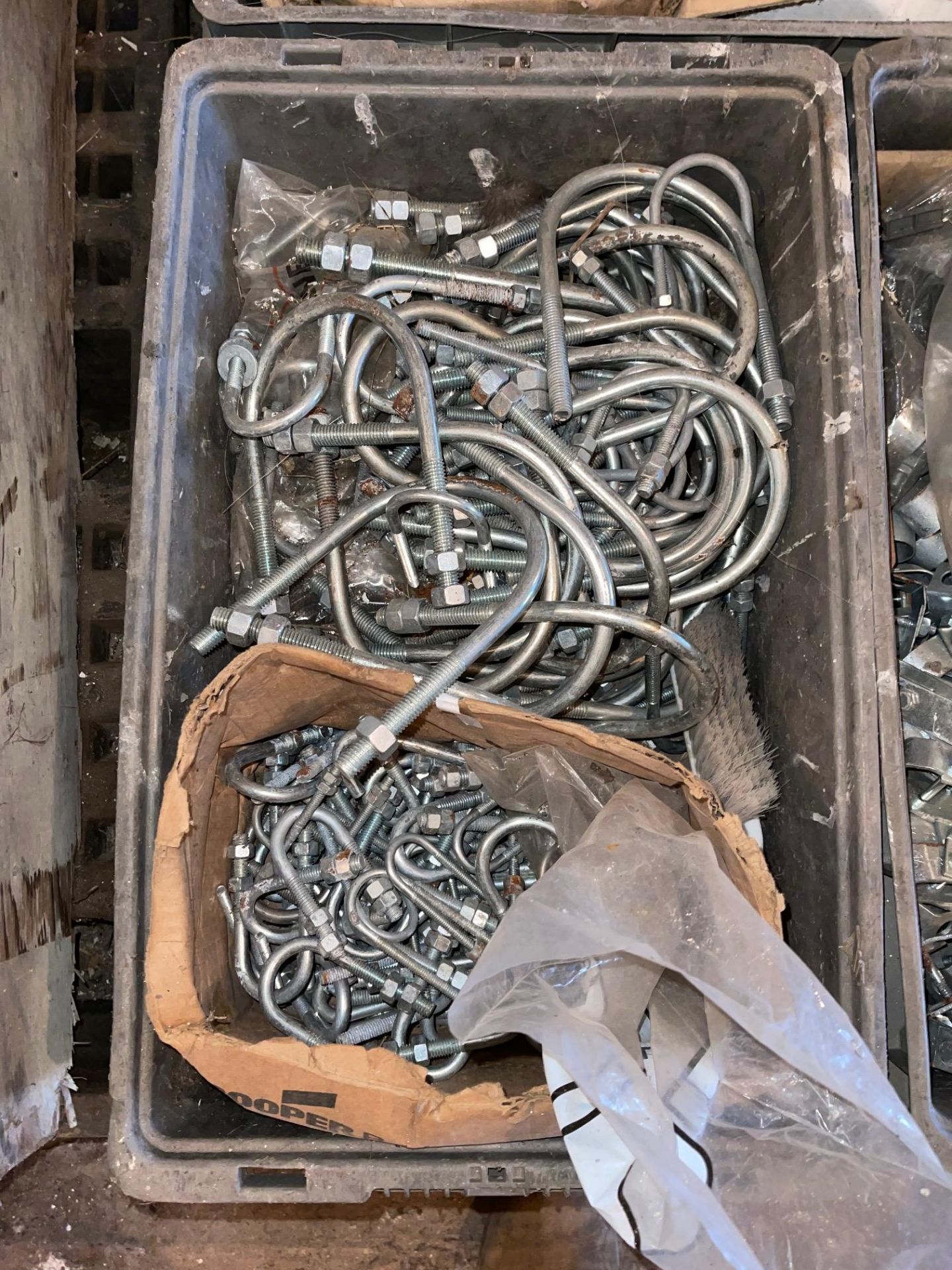 LOT OF ASSORTMENT OF PIPE HANGERS, .5" TO 3" PIPE, GALVANIZE, PAINTED 1" U-BOLTS TO 4” U-BOLTS - Image 2 of 6