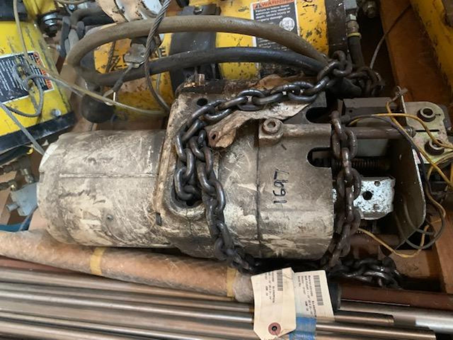 AIR HOISTS, 3 USED INGLESOL RAND AIR HOISTS, 1 USED 575 BROKEN COVER, RIGGING FEE $40.00 - Image 2 of 4