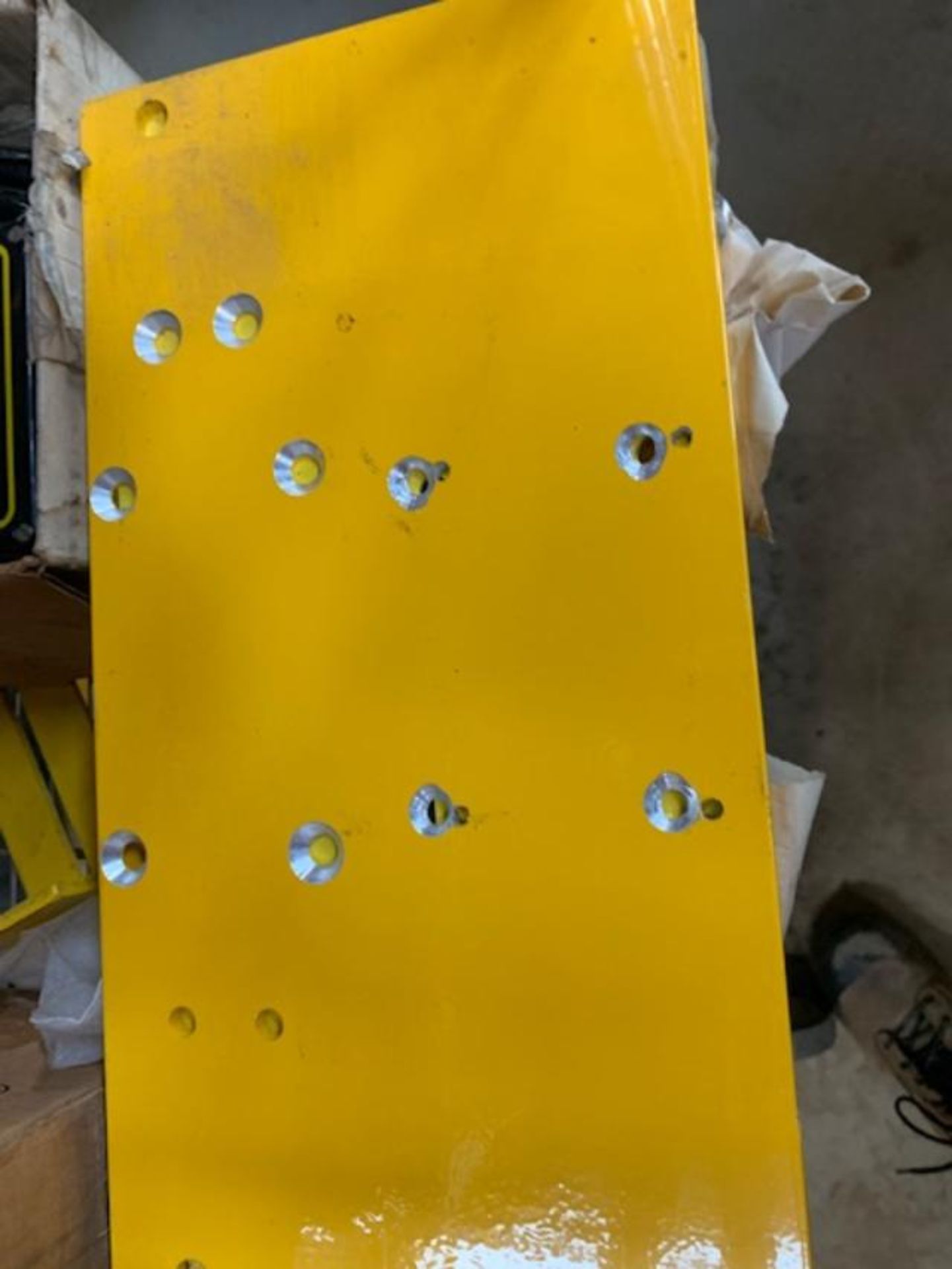 LOT OF ASSORTED ALUMINUM PLATES, 4 HEAVY DUTY, 4 YELLOW ALUMINUM, RIGGING FEE $ - Image 2 of 3