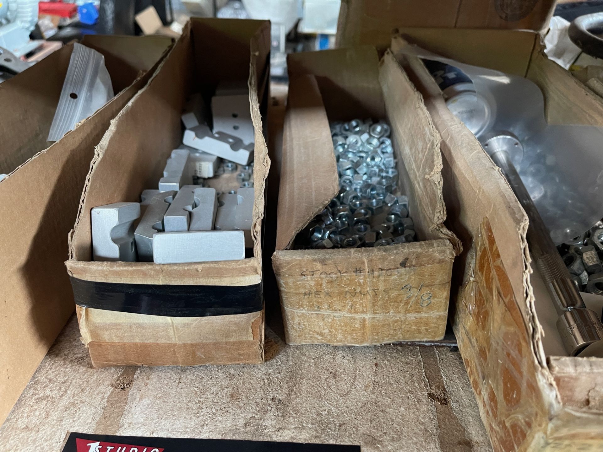 LOT OF A WIDE VARIETY OF NUTS, RANGE 1/4” - 1 “, RIGGING FEE $25.00 - Image 3 of 12