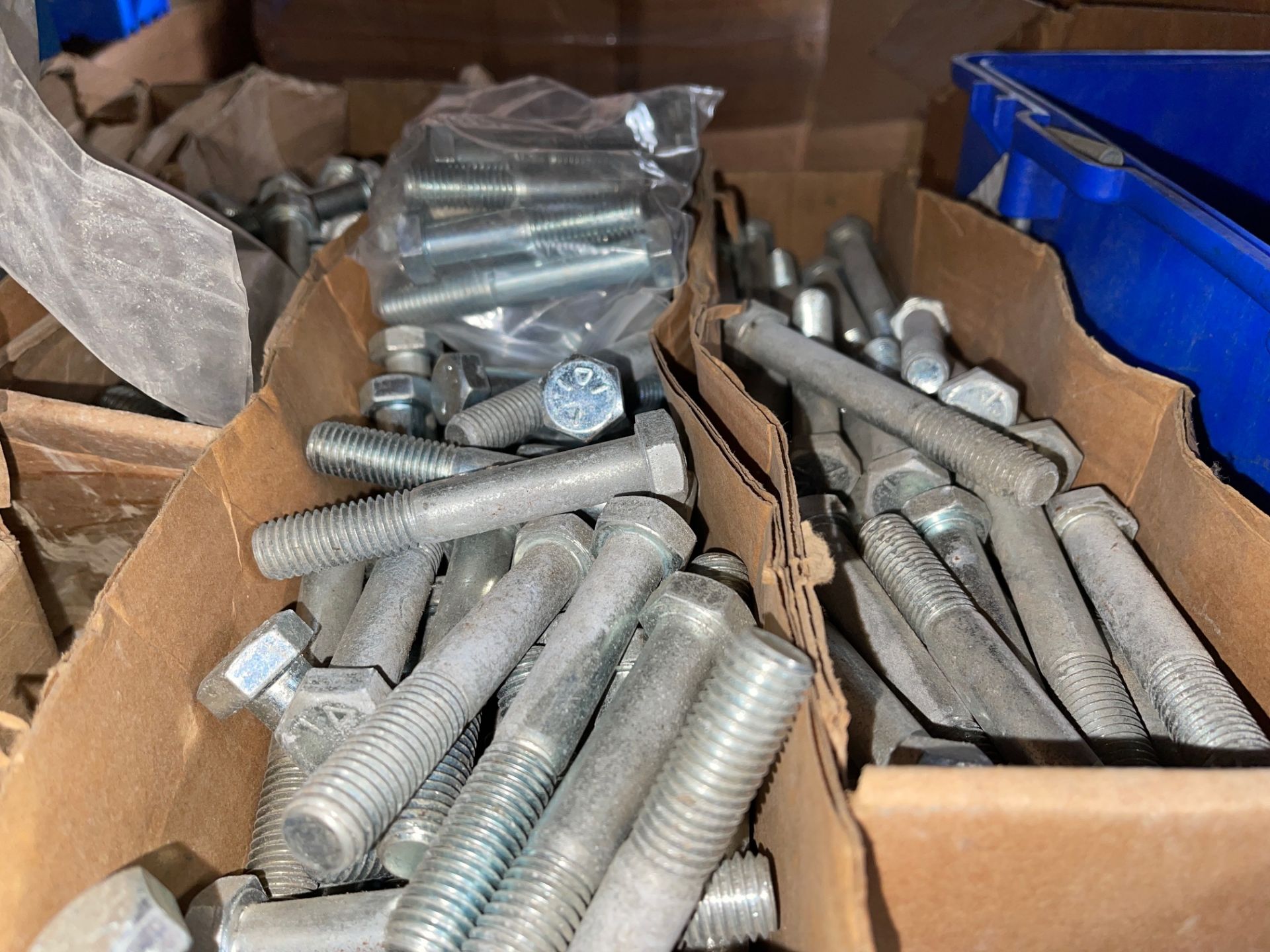 LARGE ASSORTMENT OF BOLTS, RIGGING FEE $25.00 - Image 3 of 3