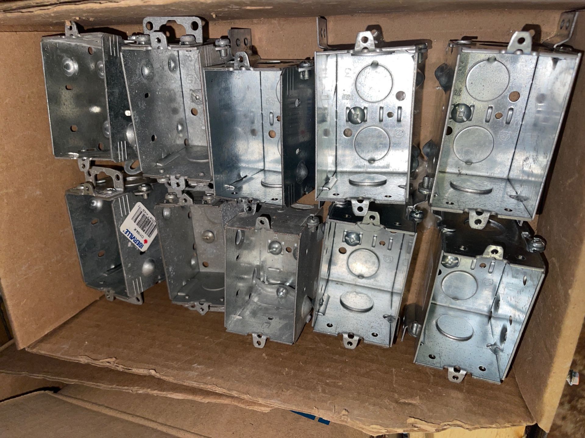 LOT/ELECTRICAL BOXES LIGHT SWITCHES BOXES (10), ALUMINUM LUG WIRES 7/8” ID 15PCS, ALUMINUM WIRE - Image 5 of 5