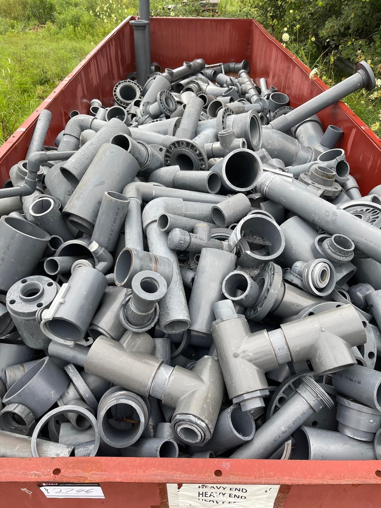 LOT OF STEEL BIN OF PVC CUT OFF AND SCRAP PIPE ALL THE SAME MATERIAL, 36"X90"X25", FULL BIN WILL FIT - Image 6 of 12