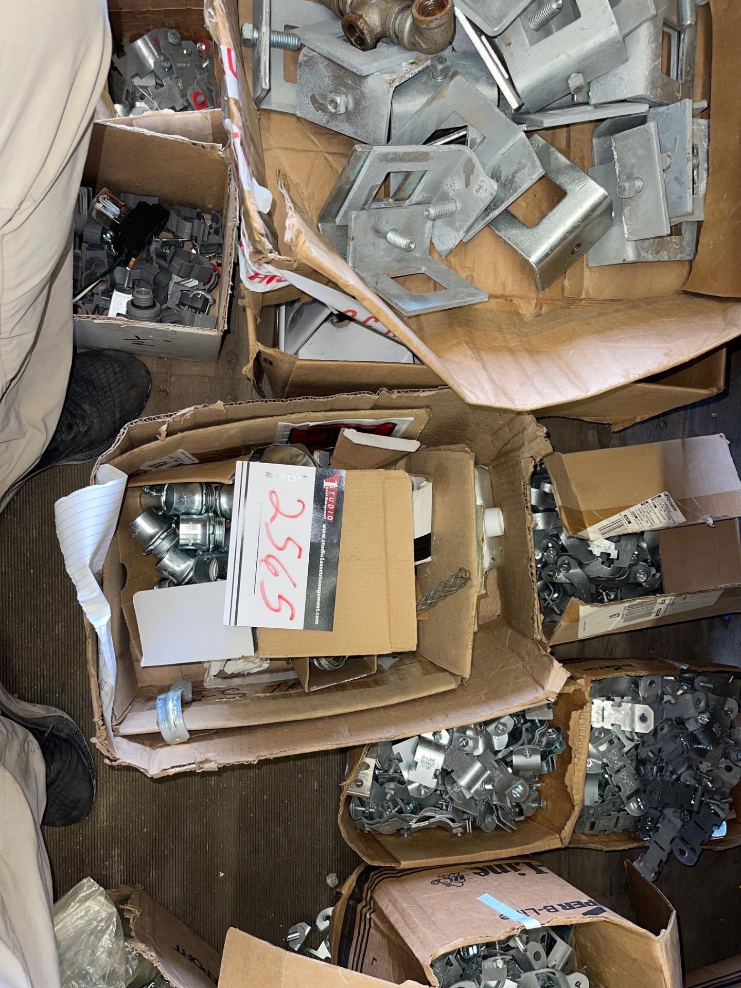 LOT/ PLUG RECEPTACLES PLATES, 1” ENT BOX JOINERS AND SEVERAL BOXES OF PIPE STRAPS