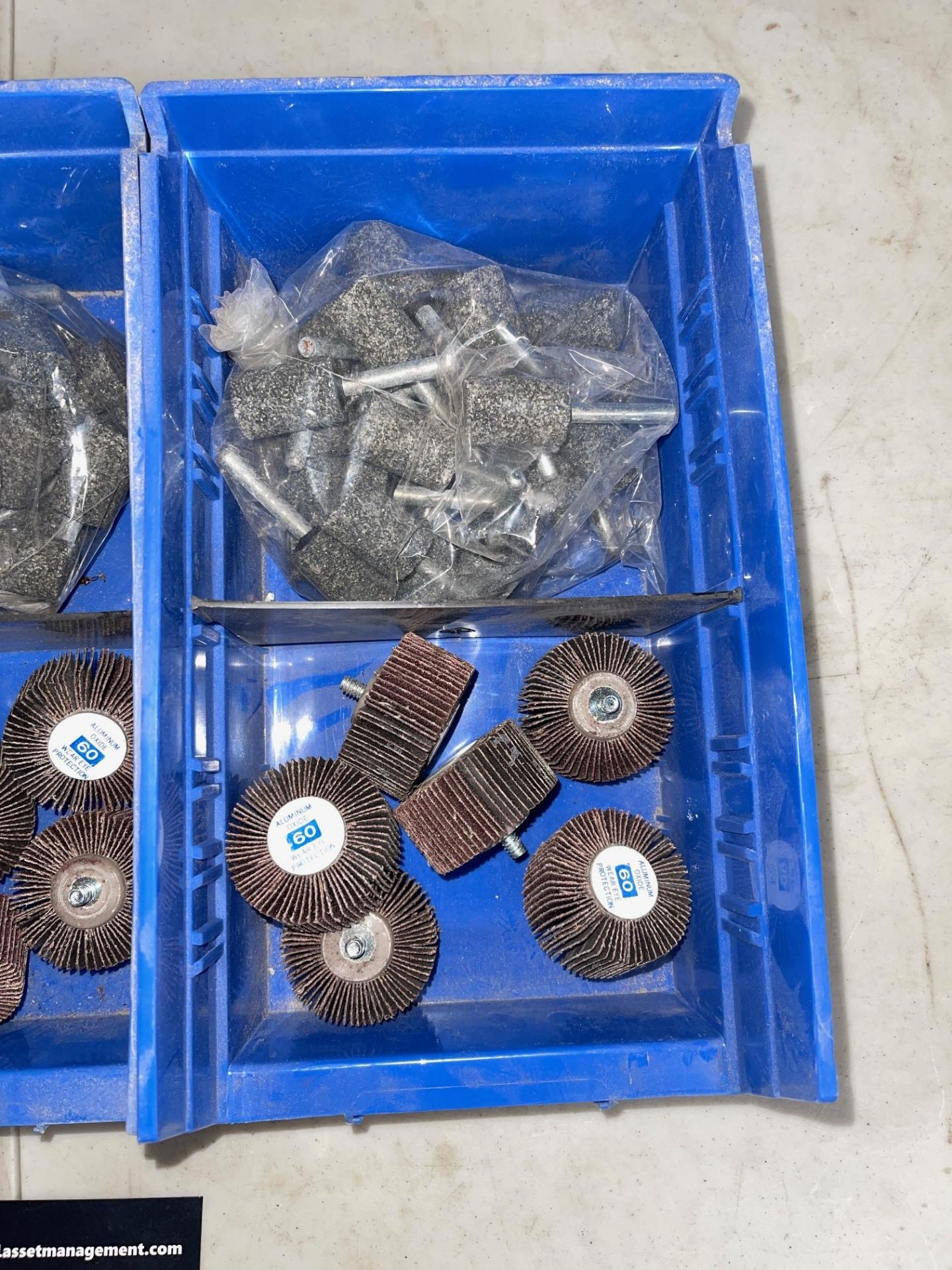 LOT/APPROX(75) 1/4" SHANK X 3/4" DIAMETER GRINDING STONE, (18) ALUMINUM OXIDE, (60) GRIP FLAT WHEELS - Image 3 of 5