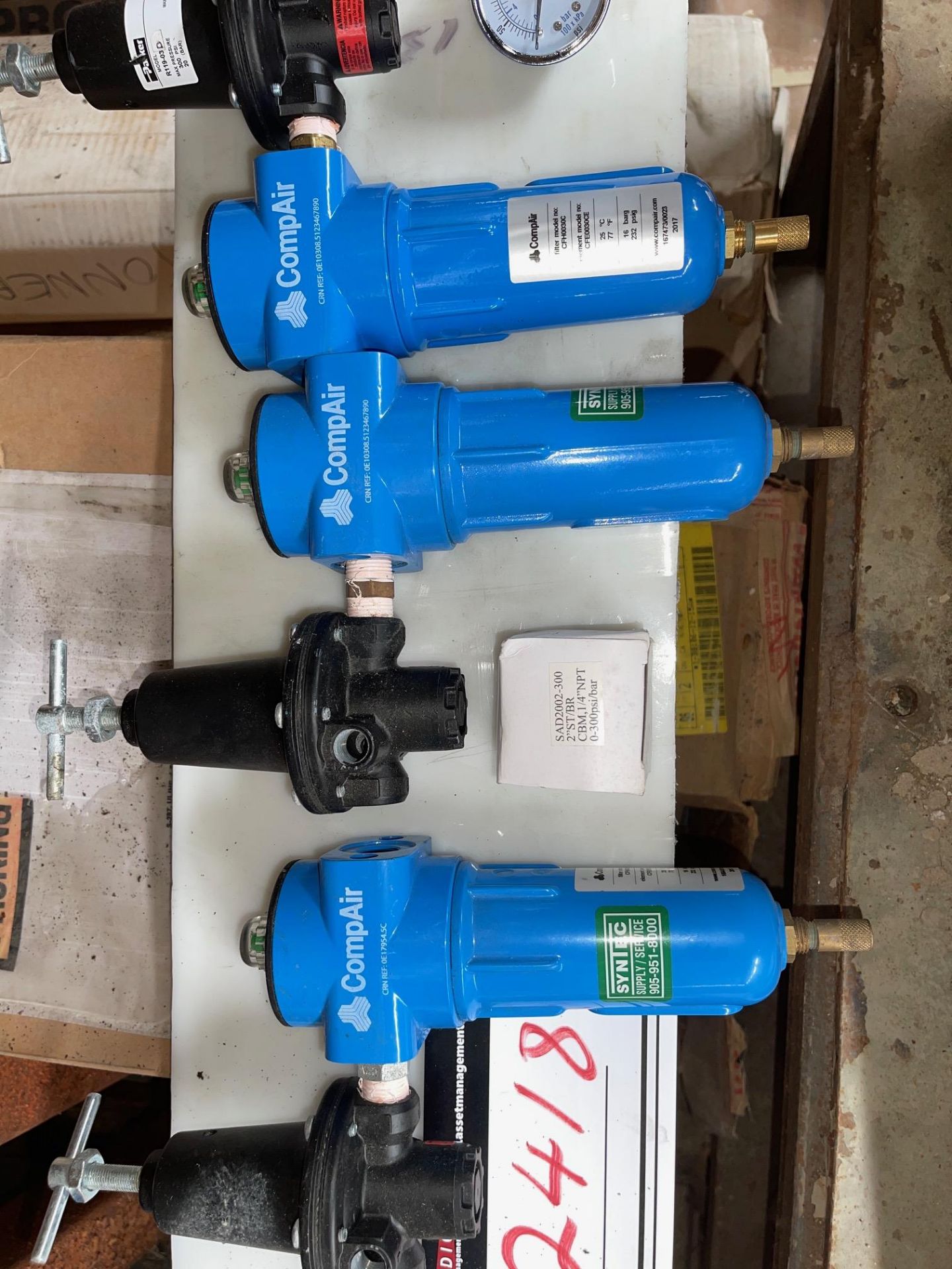 LOT/COMP AIR: AIR WATER SEPARATOR W/PARKER REGULATOR, MAX 300PSI WITH GAUGES(3) SETS