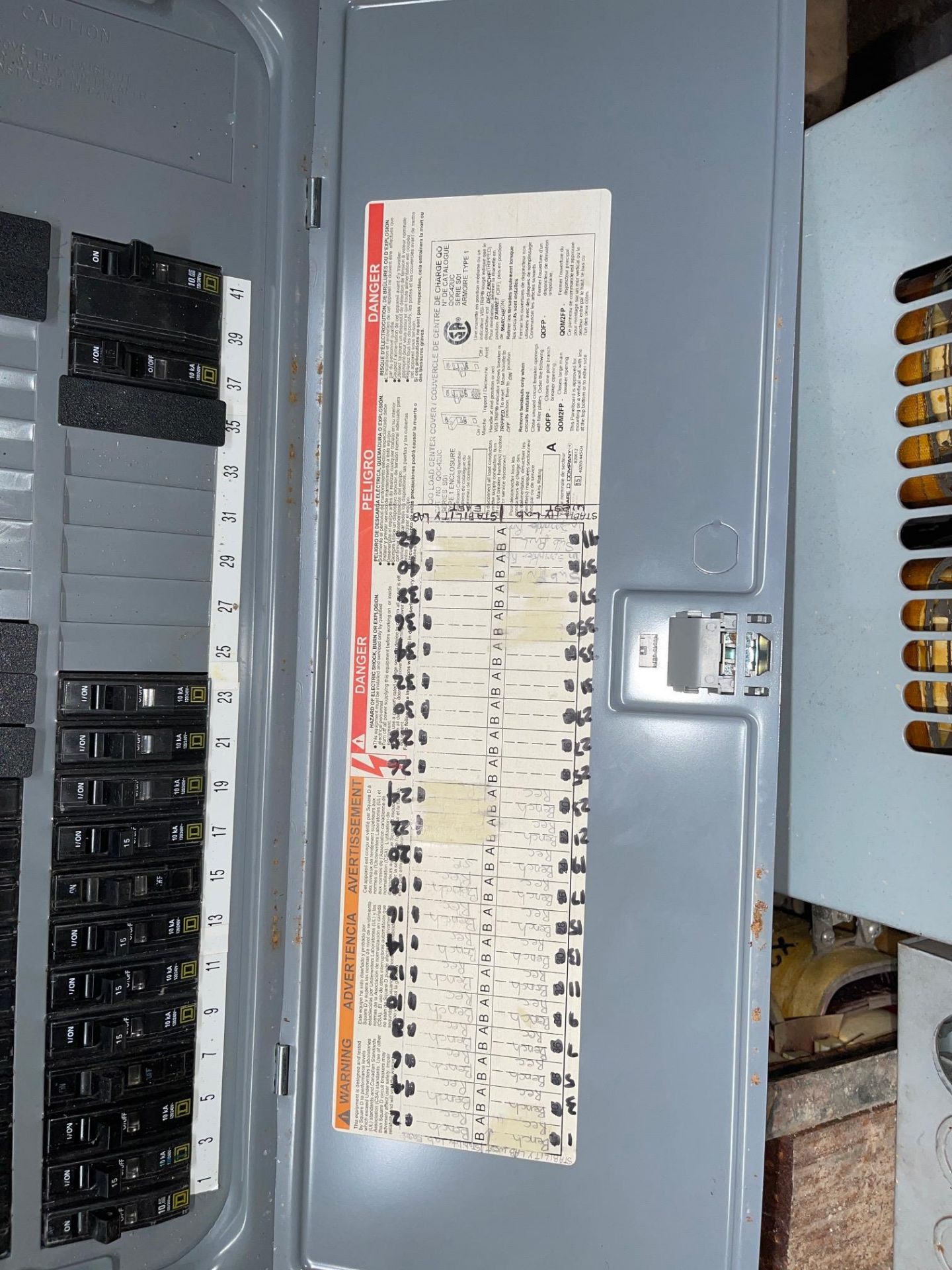 SQUARE D 42 CIRCUIT BREAKERS PANEL, HAS 22×15 AMP, 1×20 AMP, 1×40 AMP TWO POLE, 24 BREAKERS, - Image 2 of 3