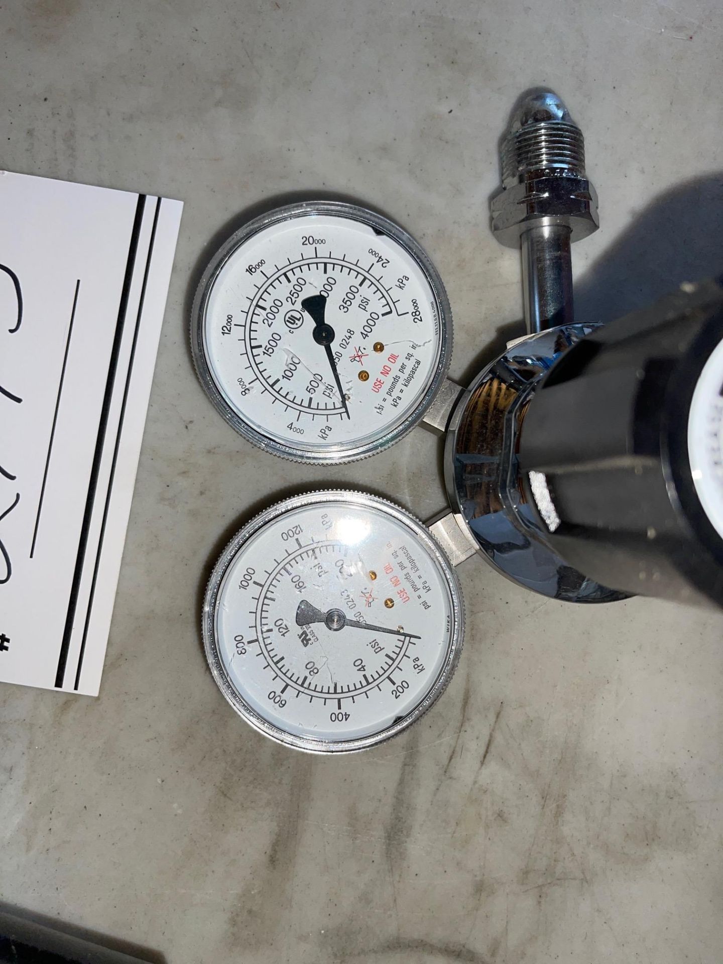 LOT/ ASSORTMENT OF PRESSURE GAUGES INCLUDING PRAXAIR ETC - Image 2 of 8