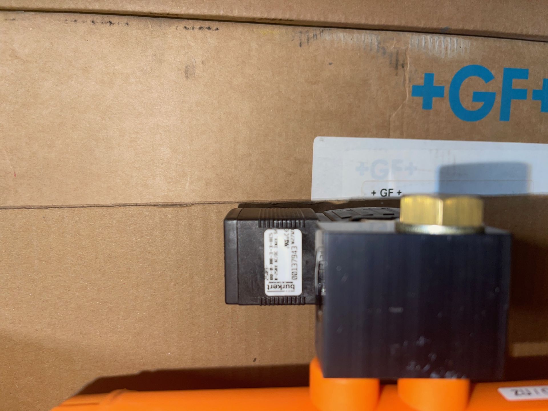 LOT/ (14) ½” PVC, AIR ACTIVATED, 115 V BALL VALVES, BURKERT SOLENOID, GEORGE FISHER - Image 2 of 2