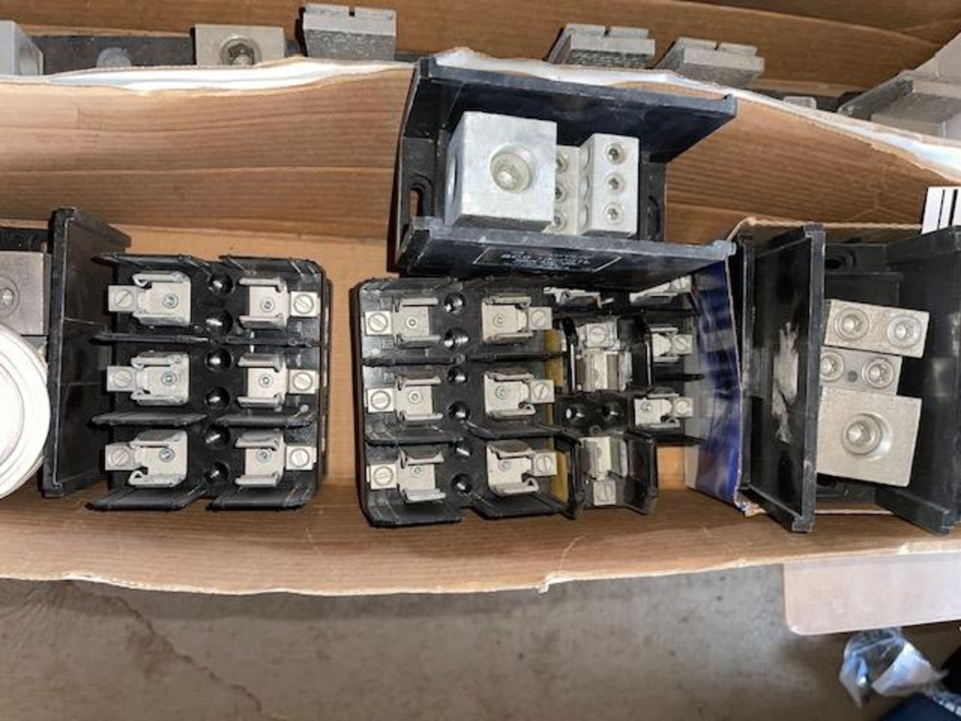 LOT/ FUSE BLOCK SPLITTERS, 200 AMP, 60 AMP (13 PCS) - Image 2 of 4