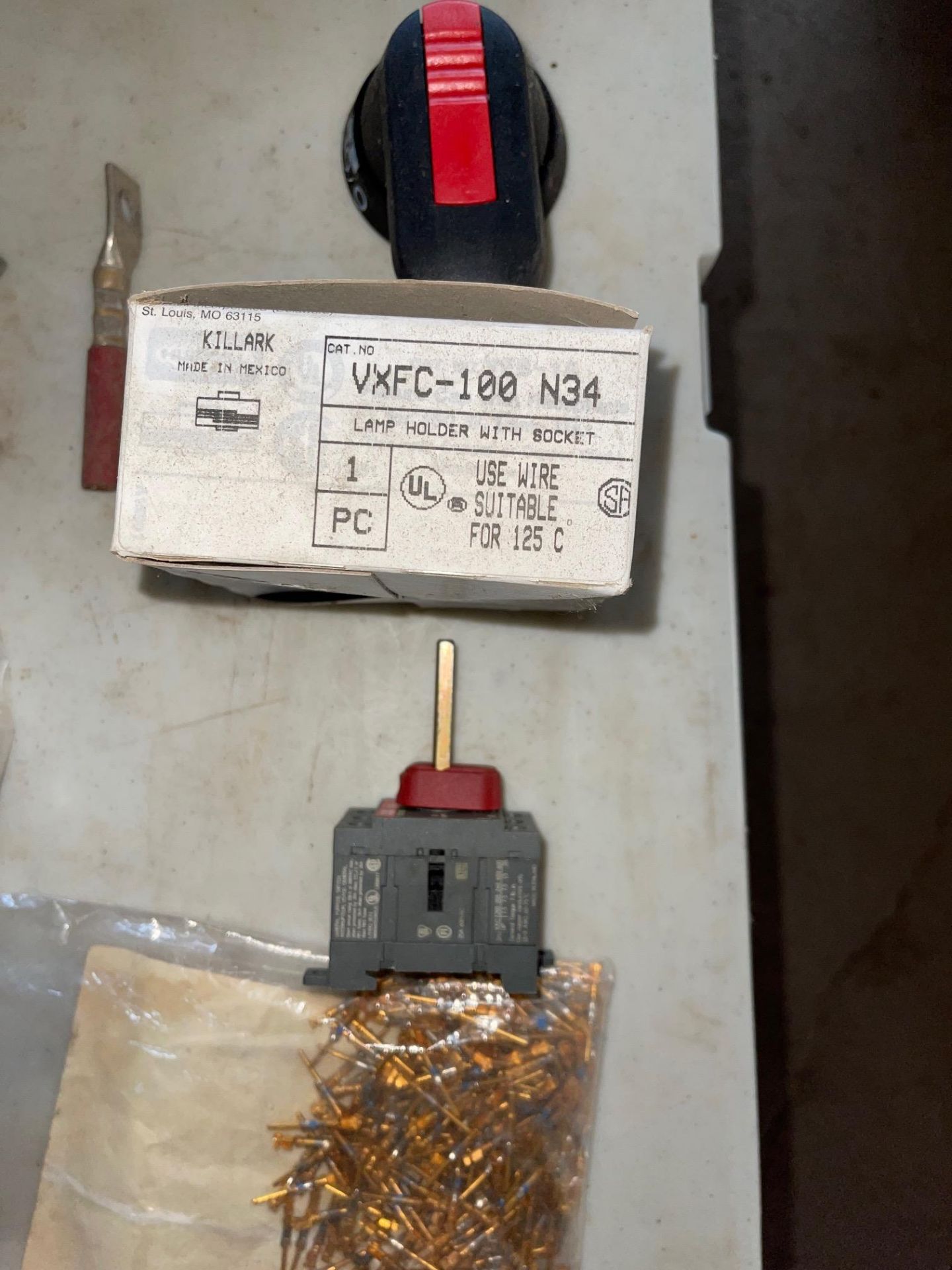 LOT/ ABB 20 AMP DISCONNECT SWITCHES, SOLENOID END WIRE CAPS, AB-855T TOWER LAMP AND PARTS, MERLIN - Image 2 of 3