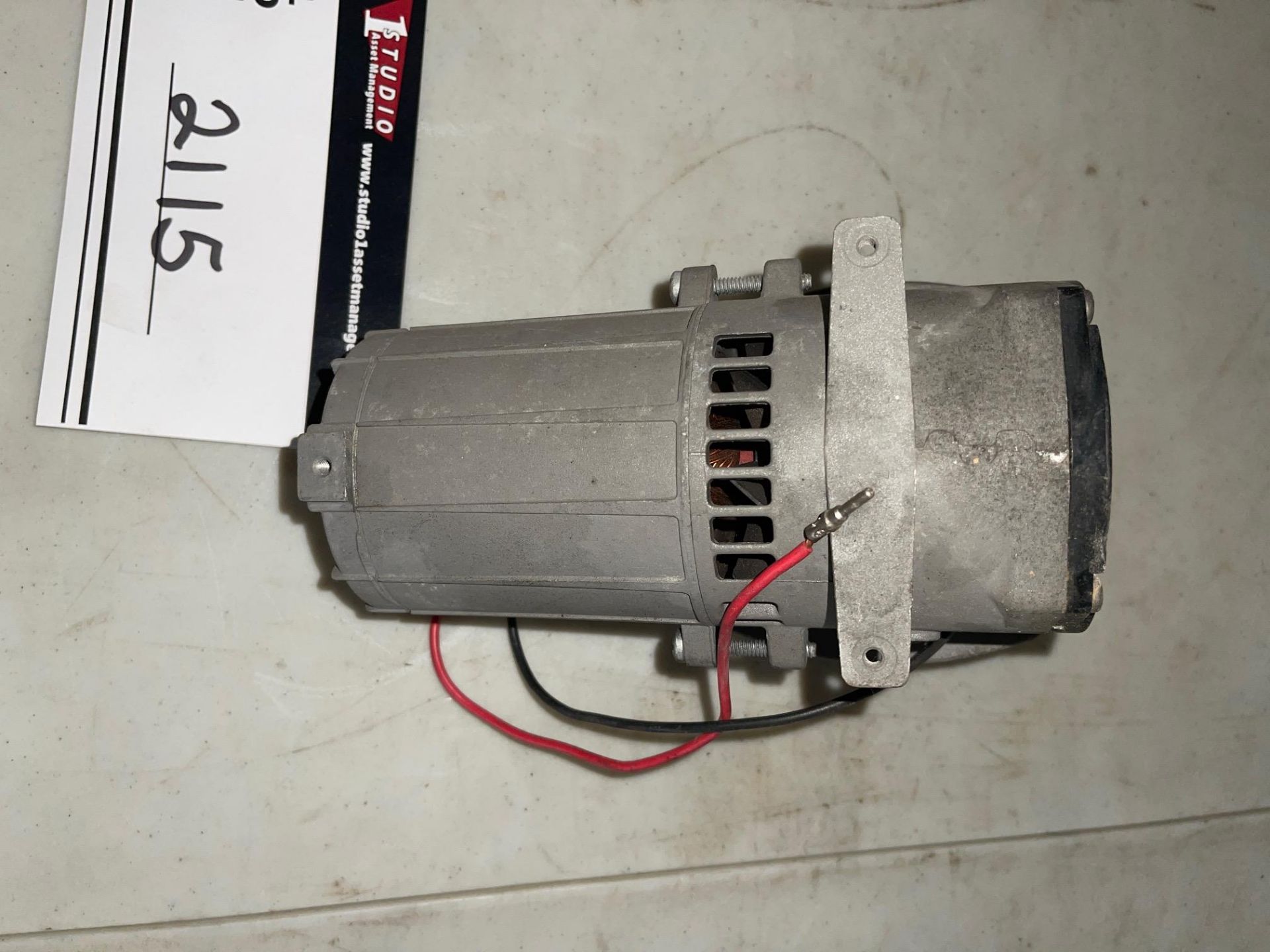 THOMAS 12 V VACUUM PUMP, RIGGING FEE $ - Image 2 of 3