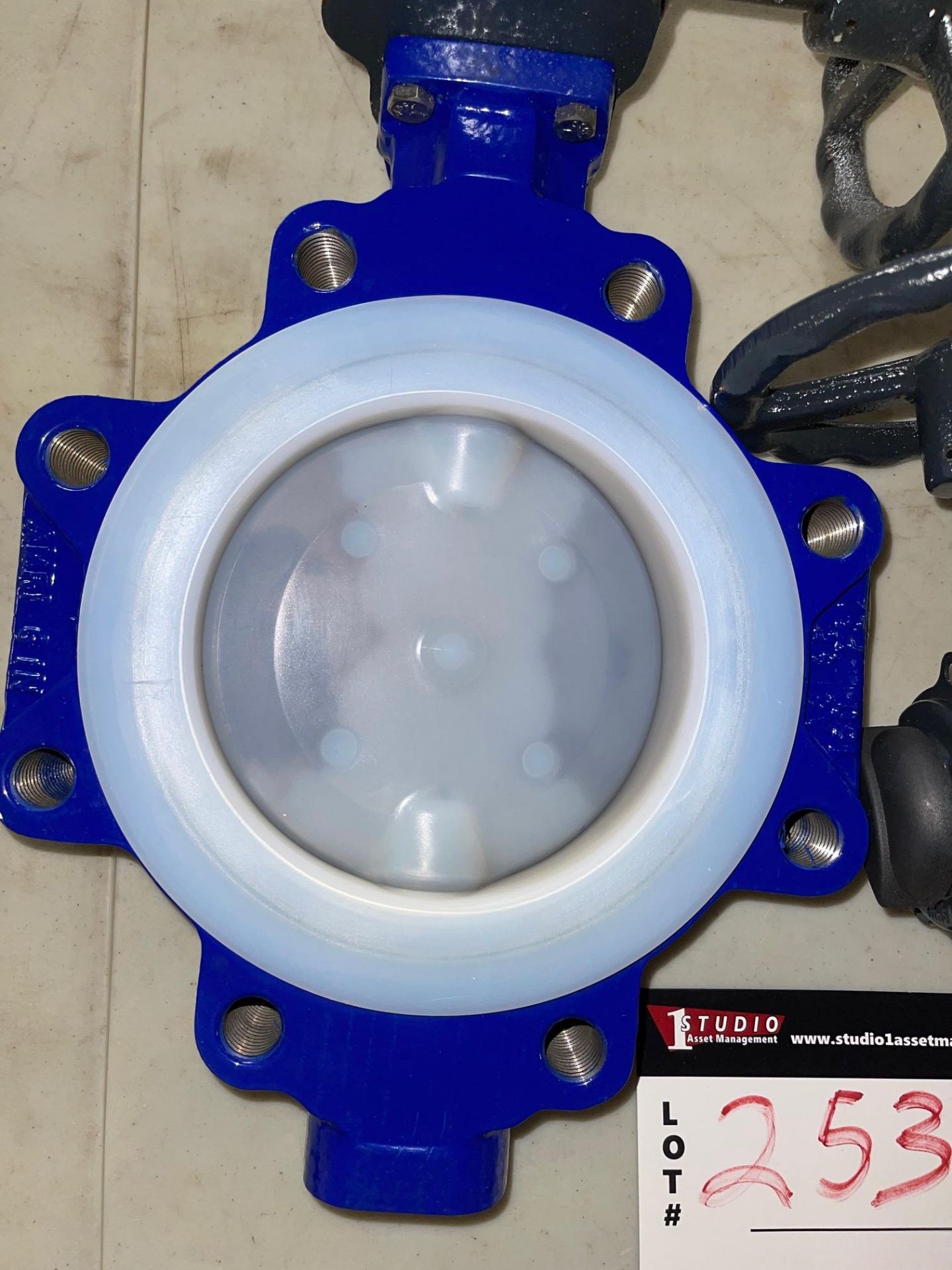 LOT/ AMI/KSB 6” BUTTERFLY VALVE (2) PN-11 DASH 31KF/SC1, 150 PSI, HAND CRANK PLASTIC COATED STEM - Image 2 of 3