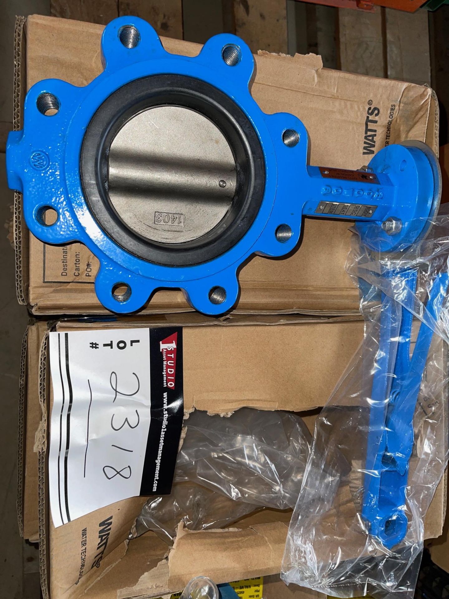 LOT/(6) LUG BUTTERFLY VALVES, WATTS 4" CF8M BUTTERLY VALVES THREADED BODY RESILENT SEATED