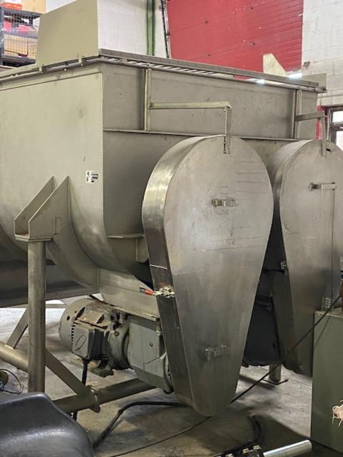 VERY LARGE DOUBLE RIBBON BLENDER, 162 CU FEET, (AS IS WHERE IS) - Image 4 of 12