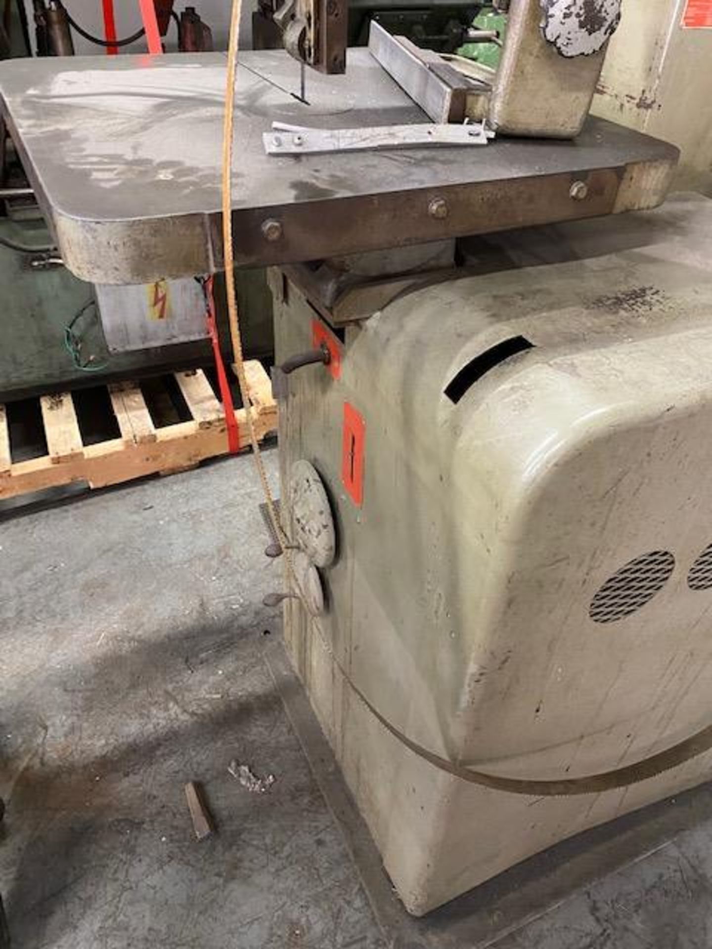 DOALL CONTINENTAL MACHINES INC., VERTICAL BANDSAW, 208V, 3 PHASE, 30 AMPS - Image 5 of 5