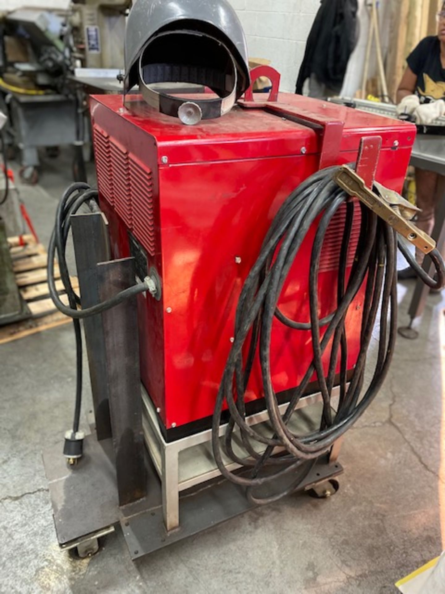 STICK WELDER, LINCOLN ELECTRIC, IDEALARC 250, 40 AMPS, 250V WITH METAL FACE SHIELD