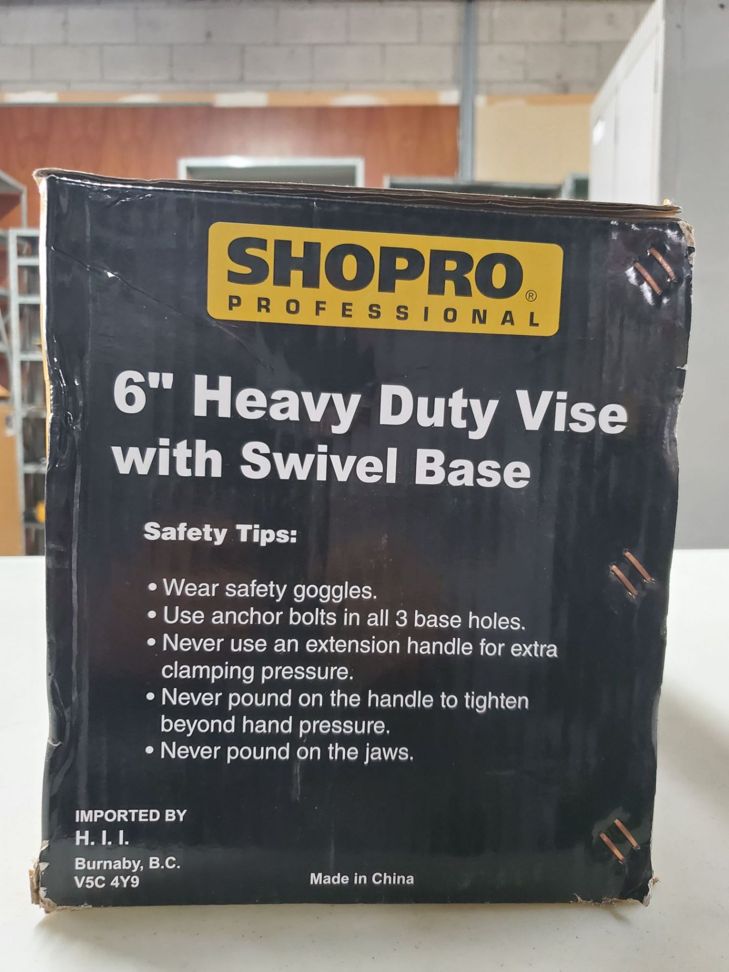 SHOPRO: 6" HEAVY DUTY TABLE VISE WITH SWIVEL BASE