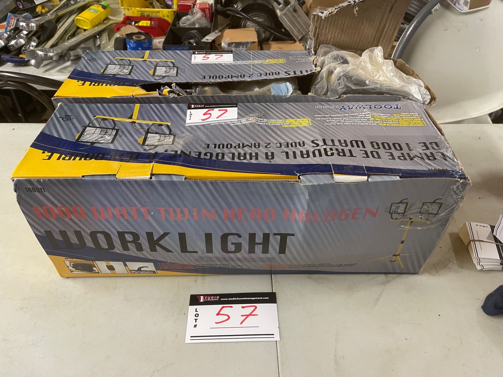 TOOLBOX INDUSTRIES: TWIN HEAD HALOGEN WORKLIGHT, COMPLETE WITH 2 BULBS, #140511 - Image 3 of 6