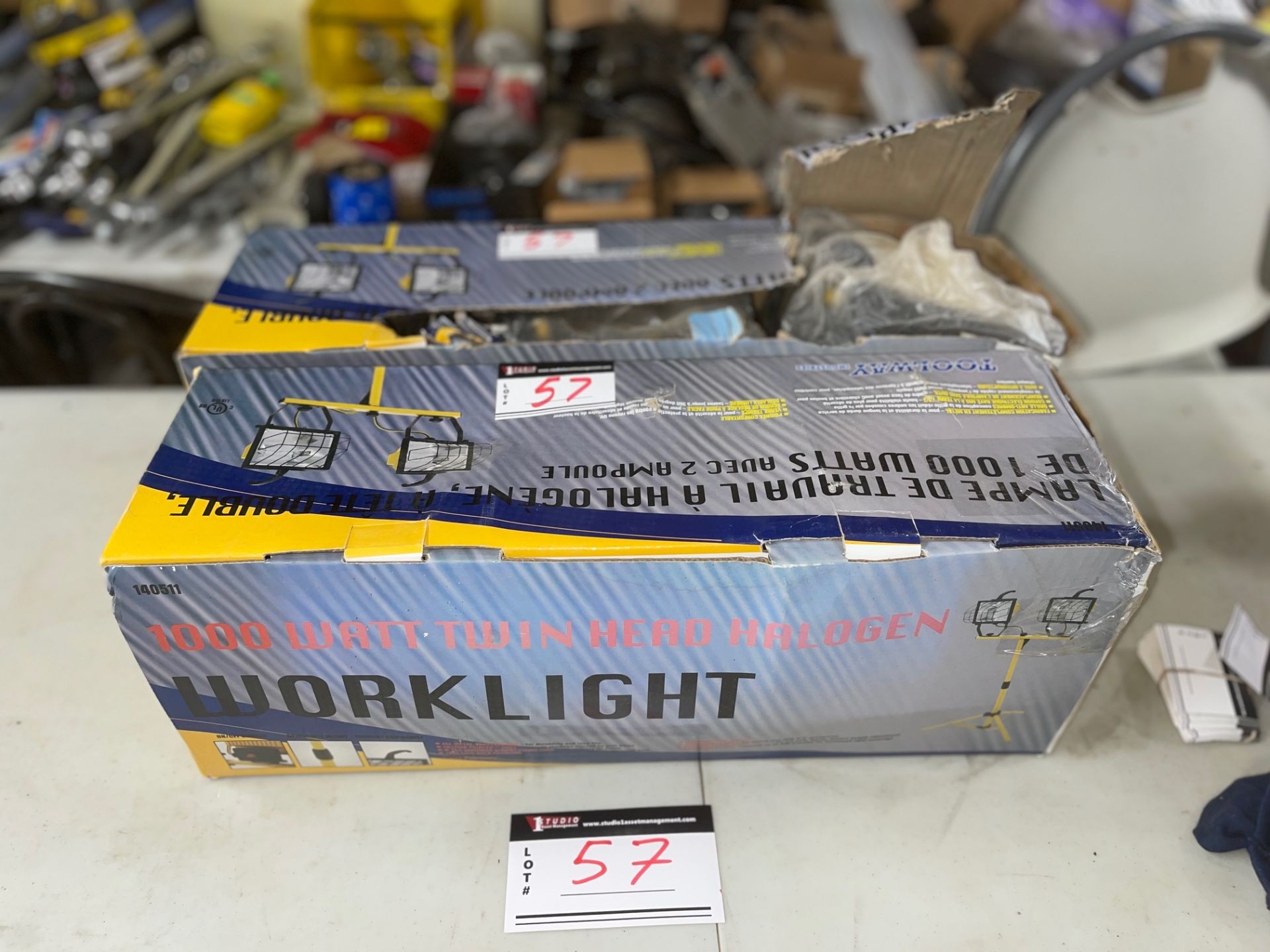 TOOLBOX INDUSTRIES: TWIN HEAD HALOGEN WORKLIGHT, COMPLETE WITH 2 BULBS, #140511 - Image 4 of 6