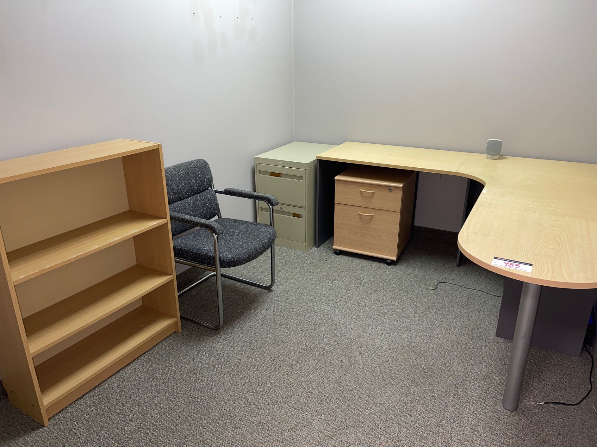 LOT/L-SHAPED DESK, STORAGE CABINETS, CHAIR & BOOKSHELF