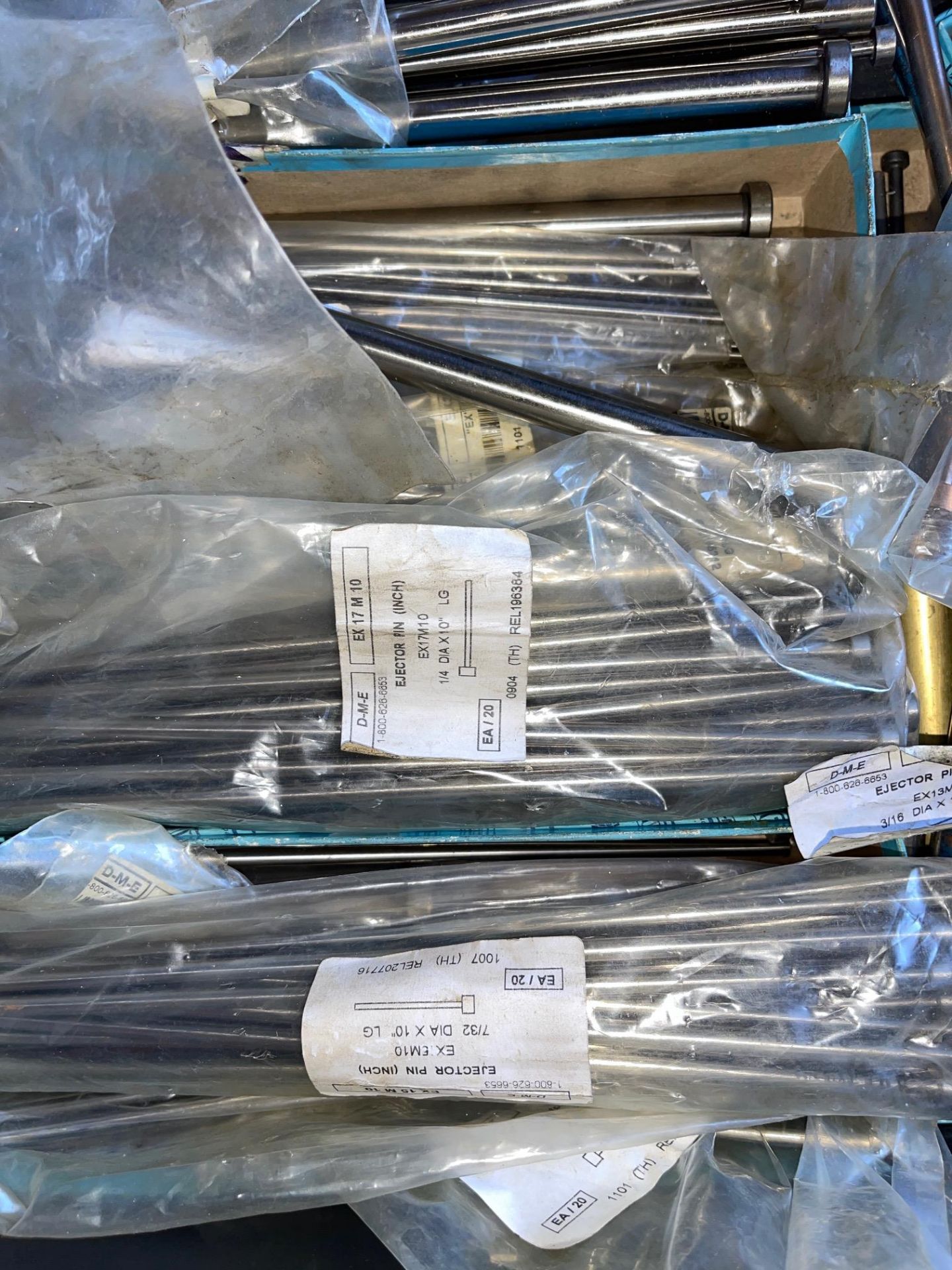 LOT/ VARIOUS EJECTOR PINS, NON WATER VALVE COUPLERS, 2 WAY SHUT- OFF, ¼” NIPPLES AND SIMILAR - Image 3 of 7