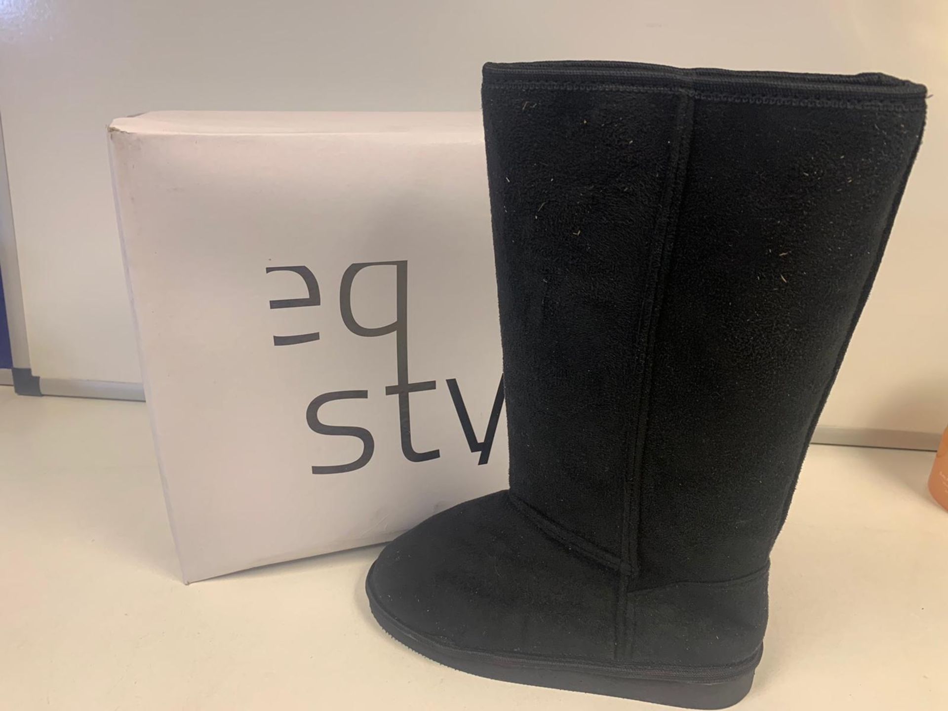 20 X BRAND NEW BOXED EQ STYLE WINTER BOOTS BLACK SIZE 4 IN 2 BOXES