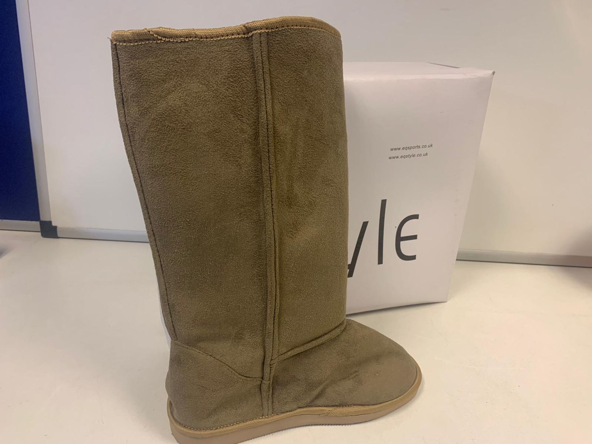 20 X BRAND NEW BOXED EQ STYLE WINTER BOOTS CAMEL SIZE 6 IN 2 BOXES