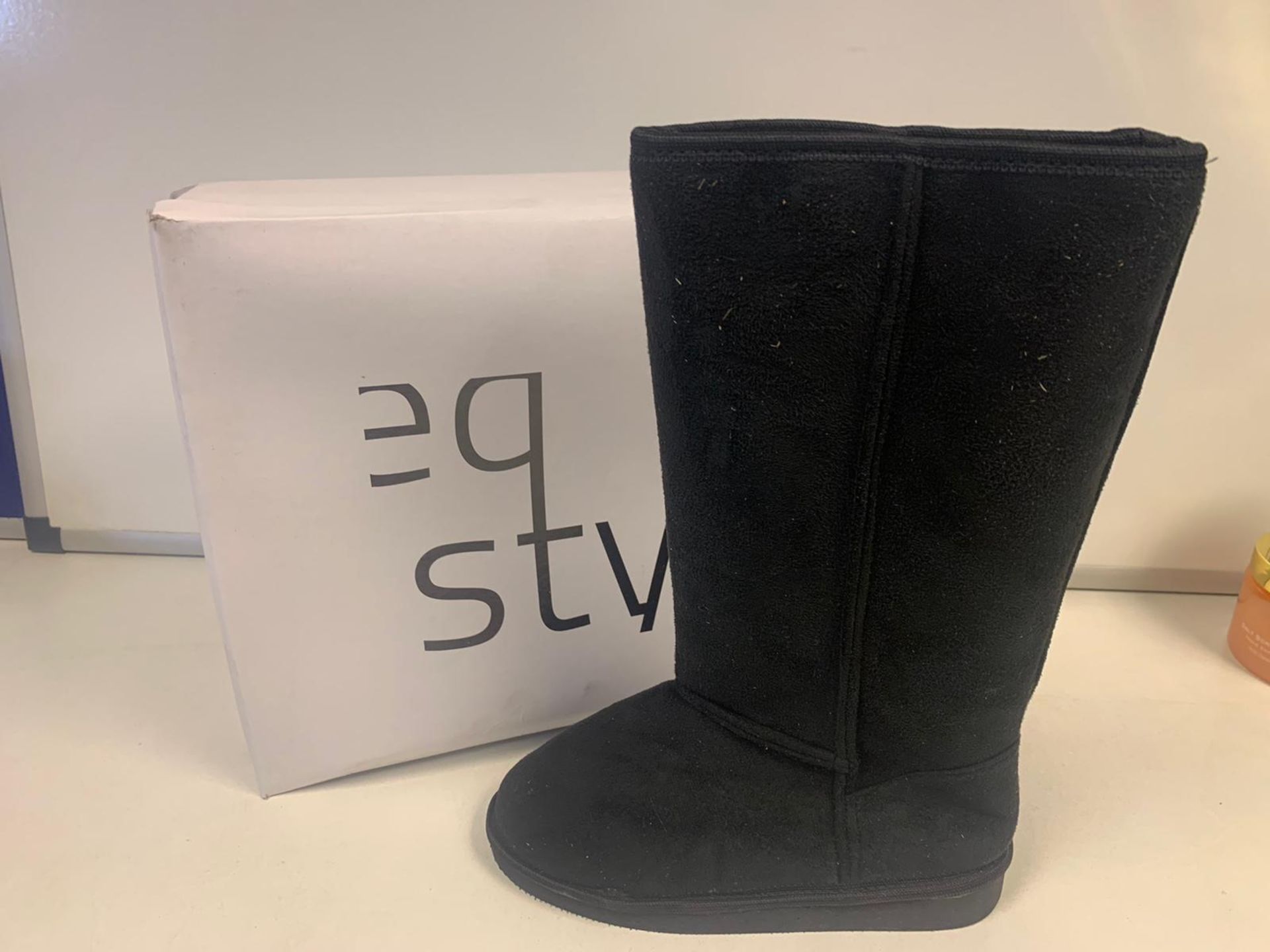 20 X BRAND NEW BOXED EQ STYLE WINTER BOOTS BLACK SIZE 5 IN 2 BOXES