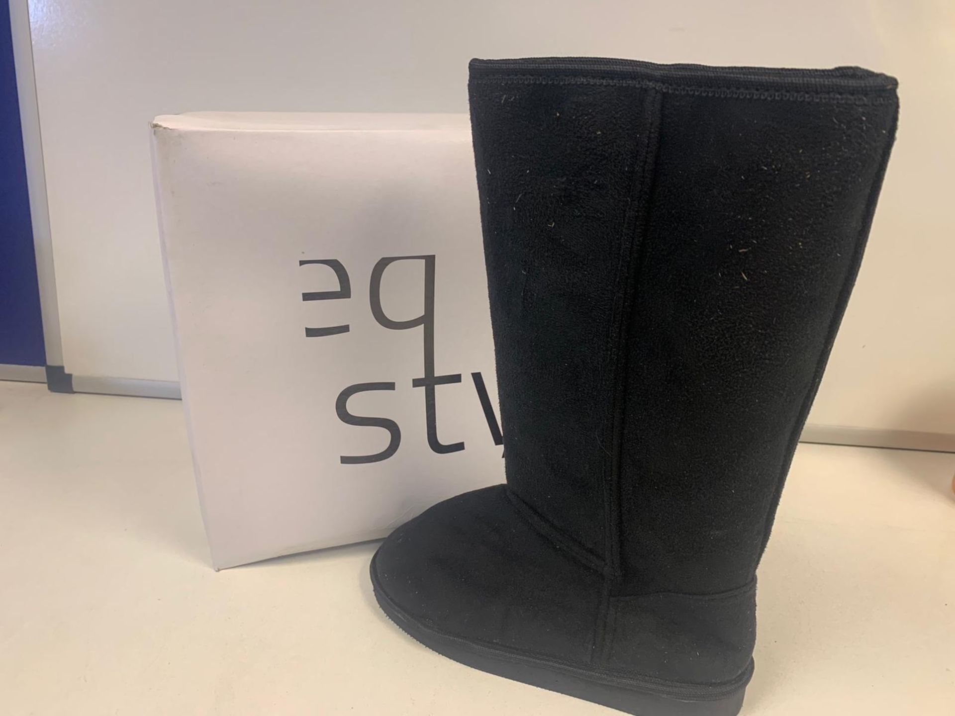 20 X BRAND NEW BOXED EQ STYLE WINTER BOOTS BLACK SIZES 3 AND 6 IN 2 BOXES