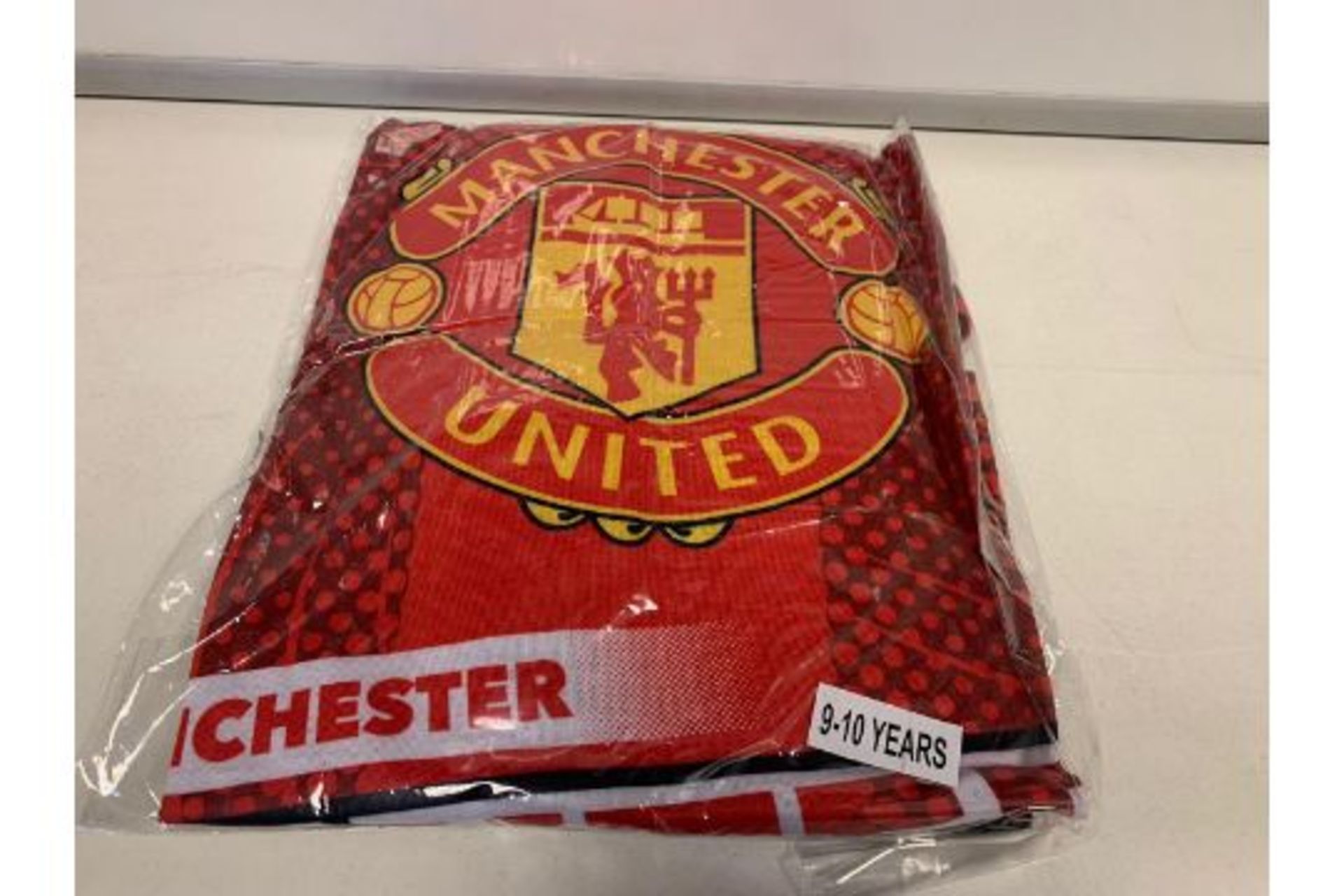 42 X OFFICIAL MANCHESTER UNITED BRANDED MERCHANDISE PJ'S AGE 9-10