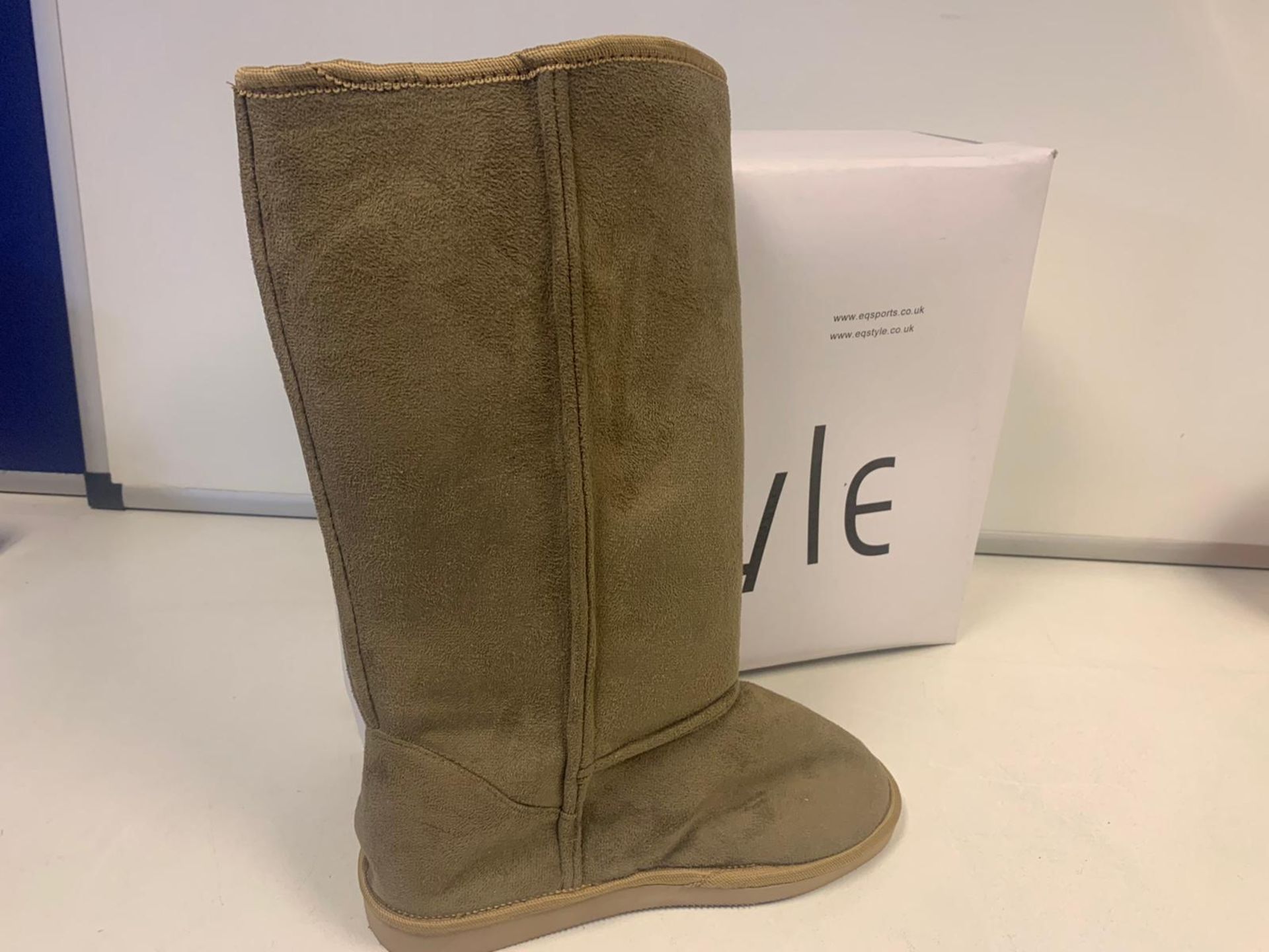 20 X BRAND NEW BOXED EQ STYLE WINTER BOOTS CAMEL SIZE 3 IN 2 BOXES