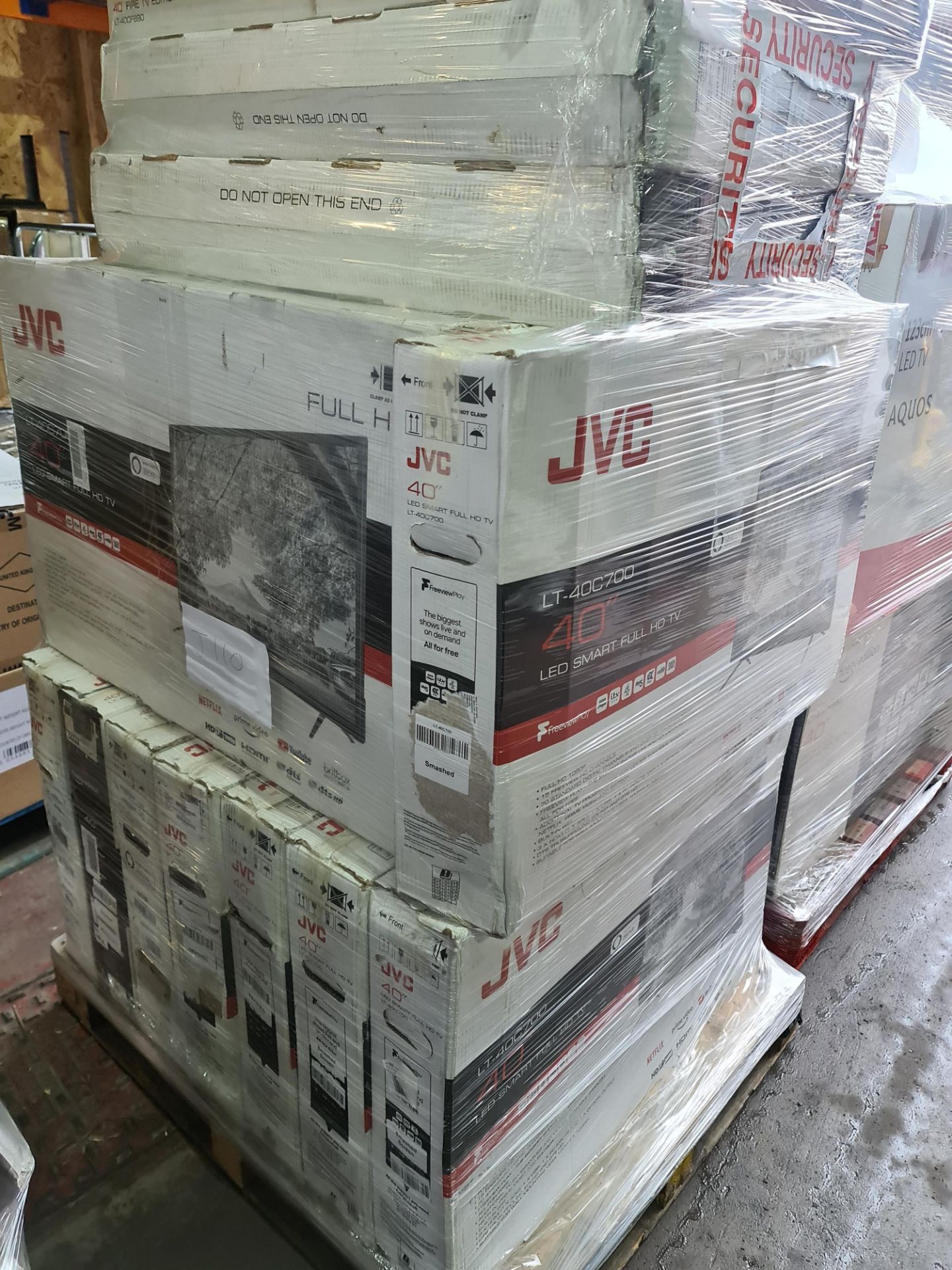 (J110) PALLET TO CONTAIN 16 x VARIOUS RETURNED TVS TO INCLUDE JVC 40 INCH. NOTE: ITEMS ARE - Image 5 of 6