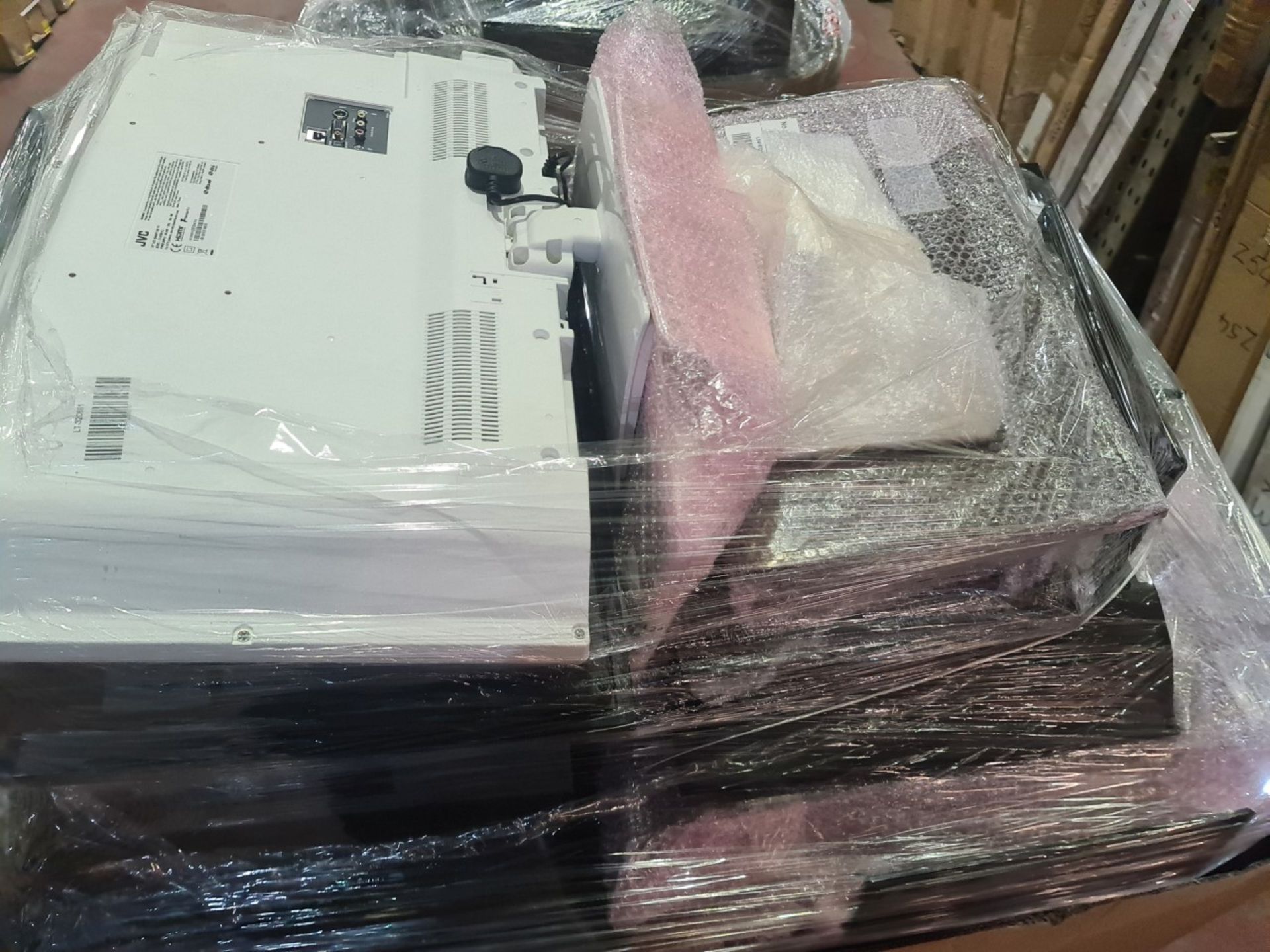 (J172) PALLET TO CONTAIN 20 x VARIOUS RETURNED TVS TO INCLUDE JVC 32 INCH. NOTE: ITEMS ARE - Image 3 of 3