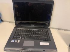 TOSHIBA L300 LAPTOP WINDOWS VISTA WITH CHARGER