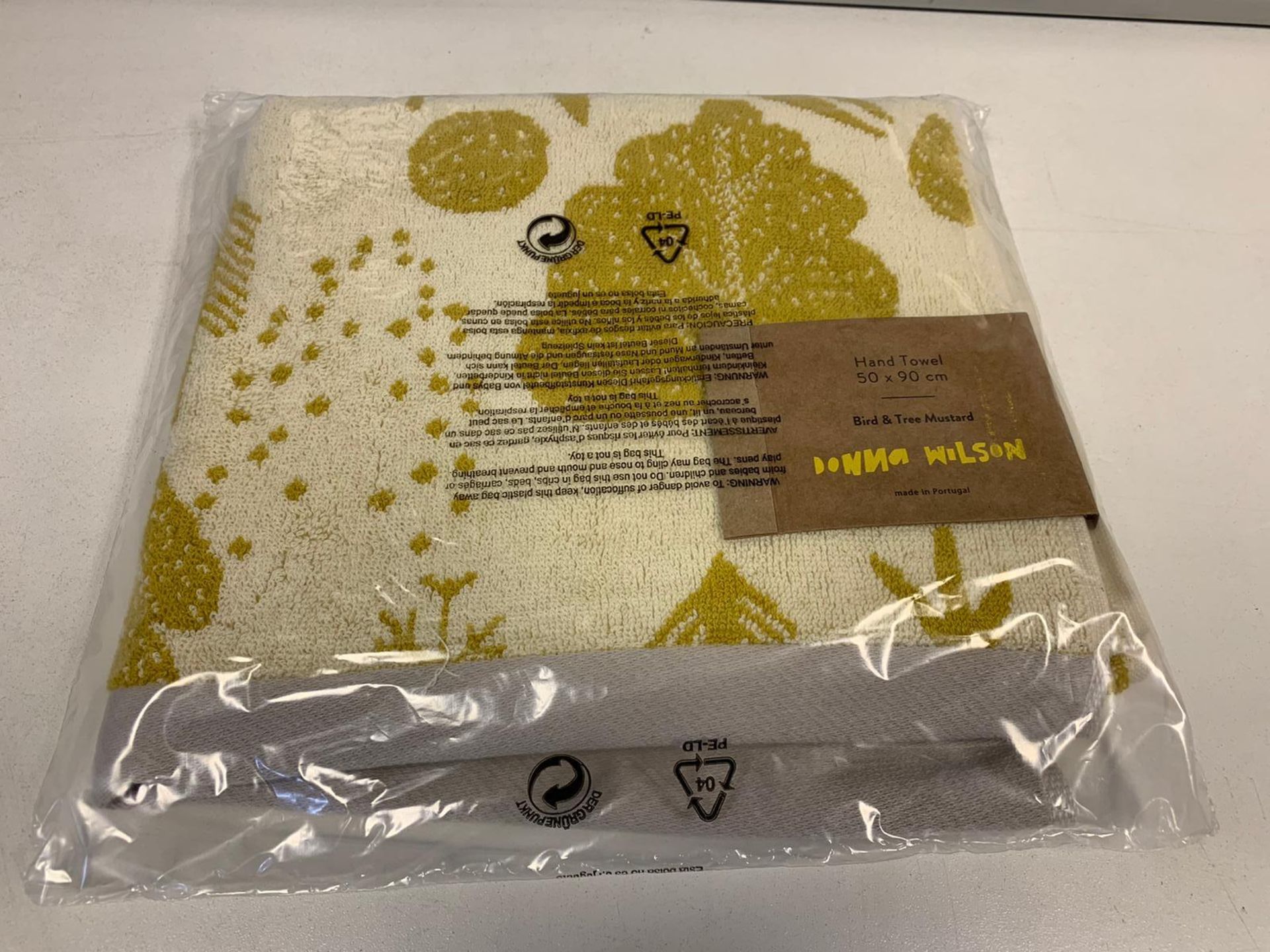 30 X BRAND NEW BOXED DONNA WILSON BIRD AND TREE MUSTARD HAND TOWELS 50 X 90CM RRP £14 EACH
