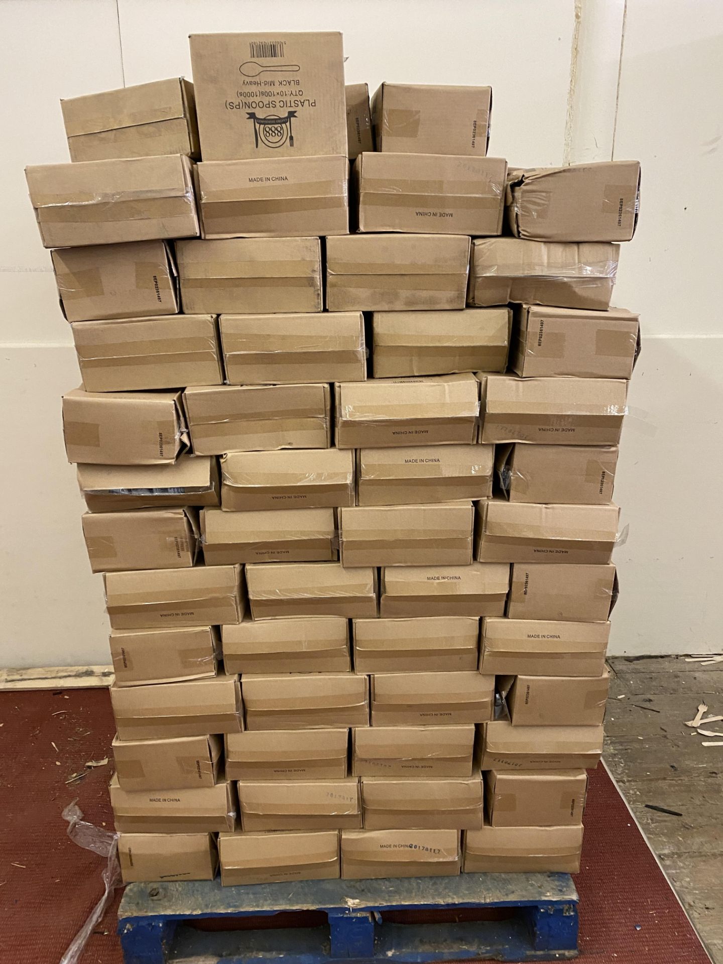 PALLET CONTAINING 86000 PLASTIC PS COFFEE SPOONS 125MM COLLECTION RADCLIFFE