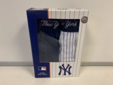 32 X BRAND NEW NEW YORK YANKEES 2 PACK MENS BOXER SHORTS SIZE MEDIUM