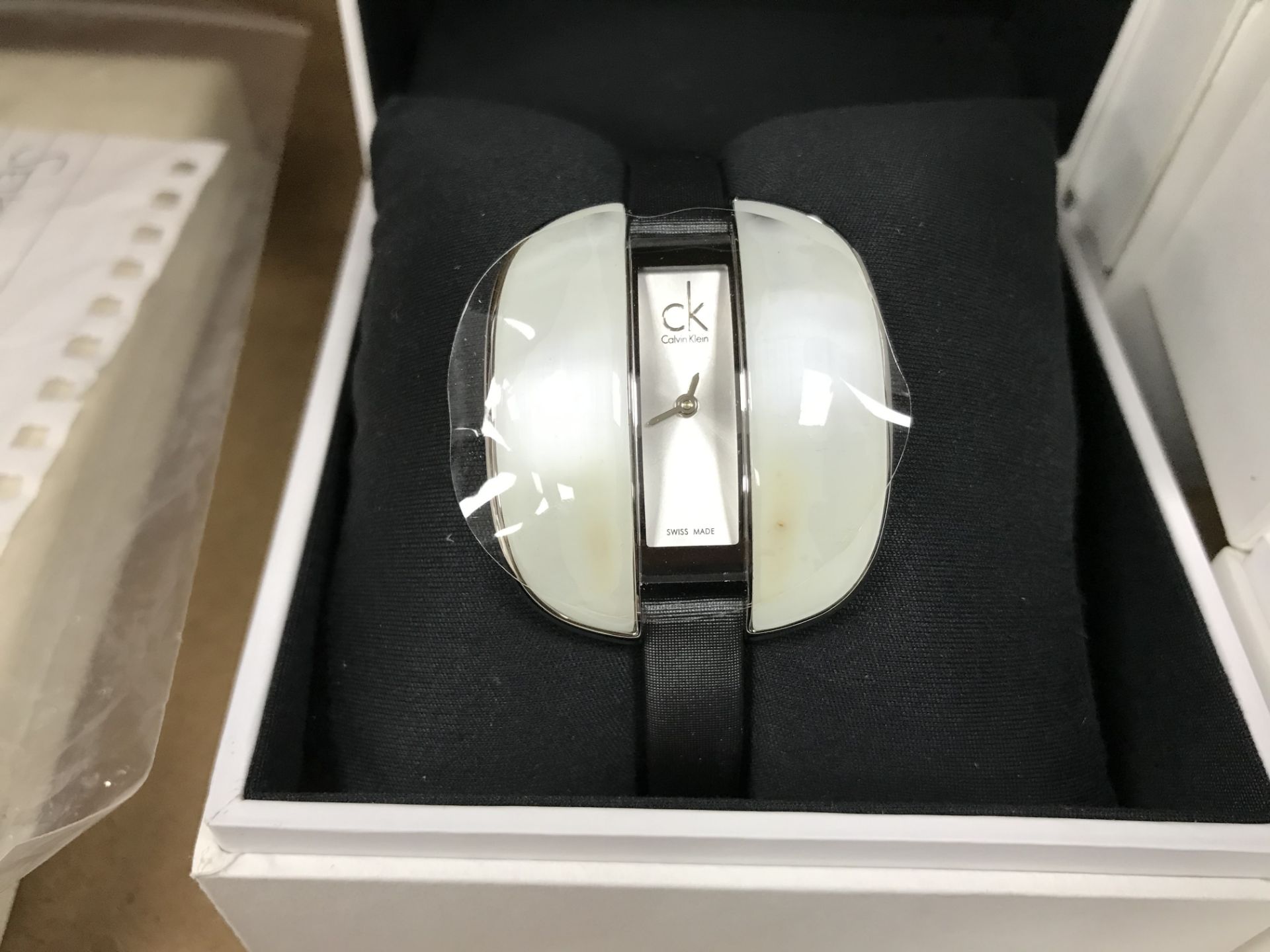 LADIES CALVIN KLEIN WRIST WATCH IN DISPLAY BOX