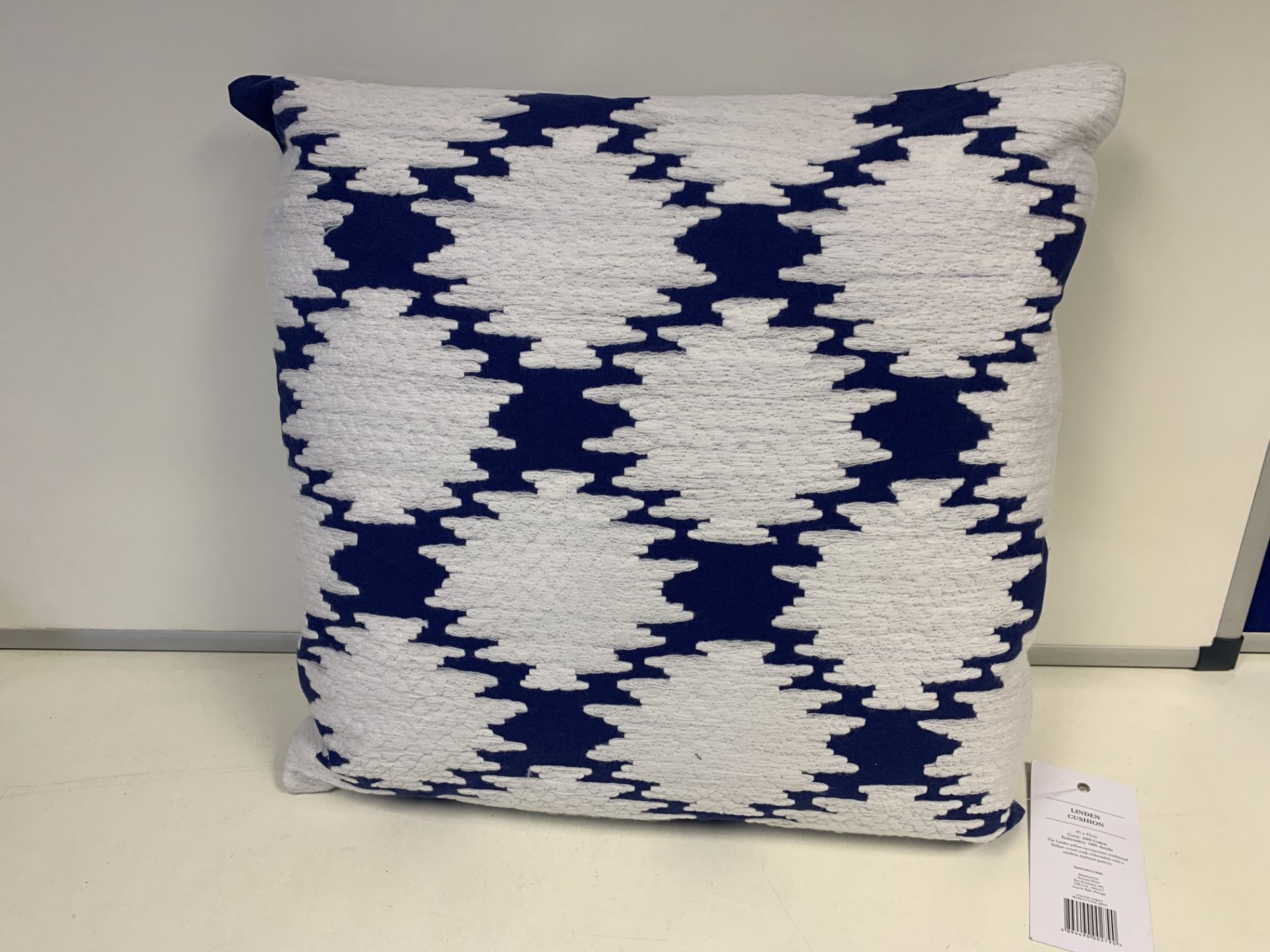 8 X BRAND NEW JAY ST. BLOCK PRINT COMPANY LINDEN CUSHION RRP £40 (126/19)