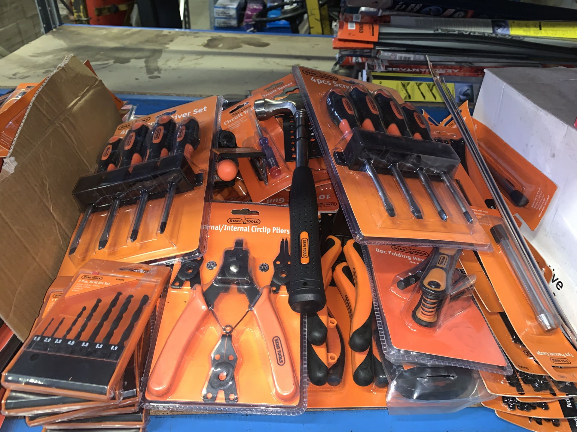 53 PIECE MIXED STAG TOOL LOT INCLUDING CLAW HAMMERS, CIRCLIP PLIERS, 4 PIECE SCREWDRIVER SETS, ETC