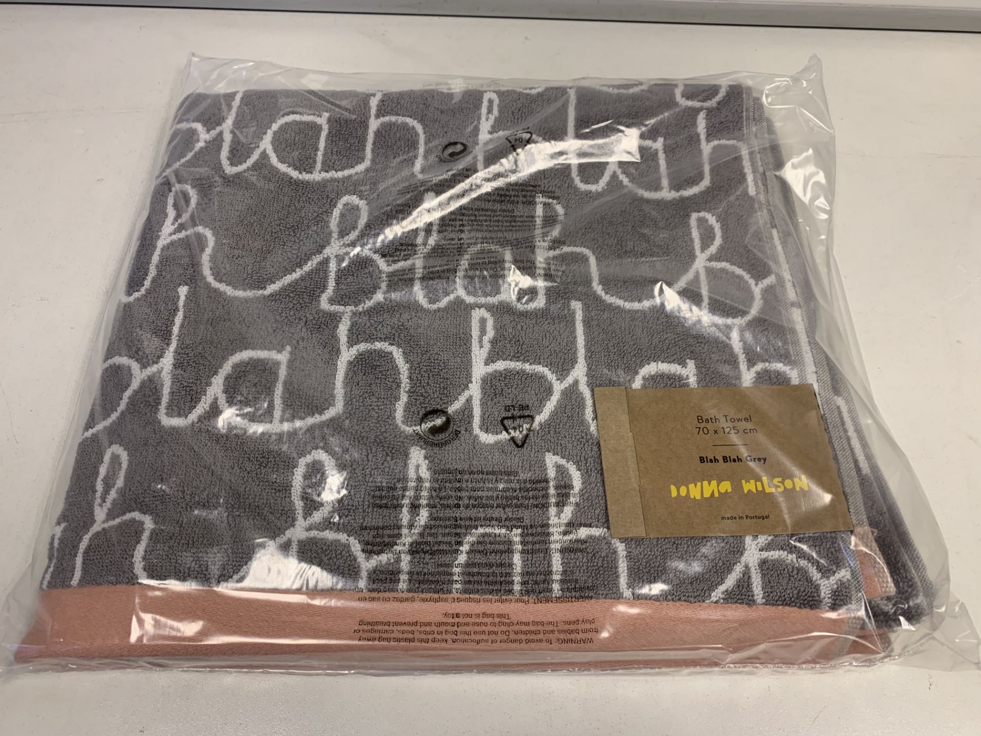 14 X BRAND NEW BOXED DONNA WILSON BLAH BLAH GREY BATH TOWELS 70 X 125CM RRP £24 EACH