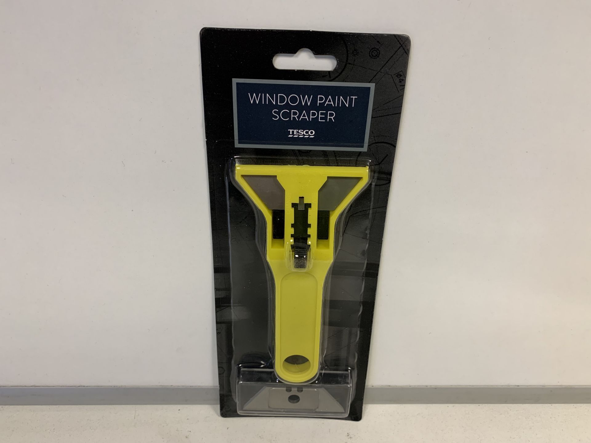 96 x NEW TESCO WINDOW PAINT SCRAPER - EACH INCLUDES 5 SPARE BLADES (808/19)