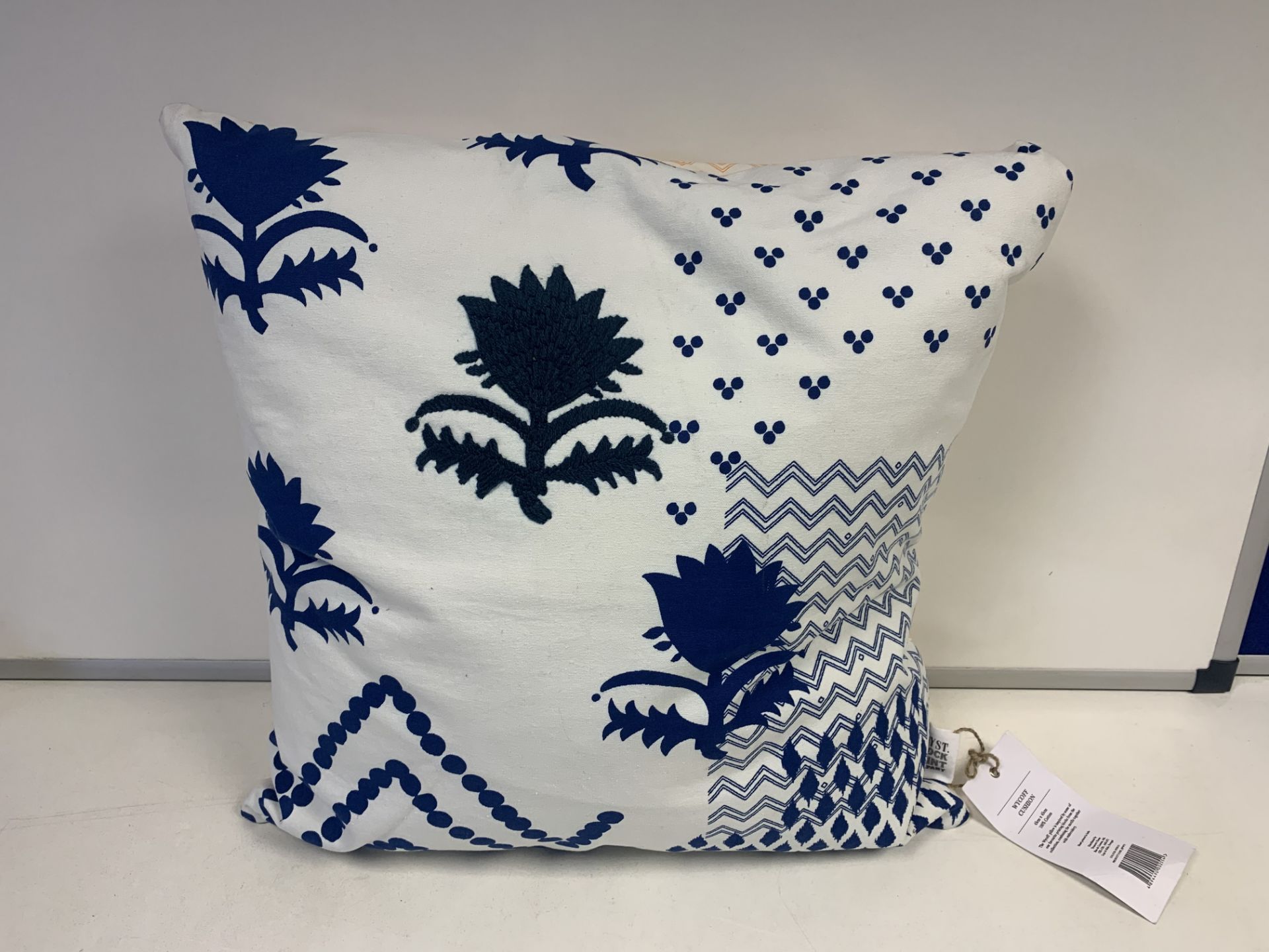 8 X BRAND NEW JAY ST. BLOCK PRINT COMPANY WYCOFF CUSHION RRP £40n (120/19)