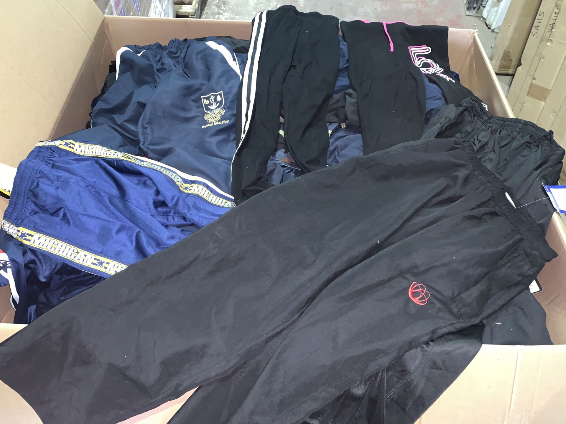 (NO VAT) 140 X BRAND NEW CHILDRENS JOGGERS, TROUSERS AND TRACKSUIT BOTTOMS IN VARIOUS STYLES AND