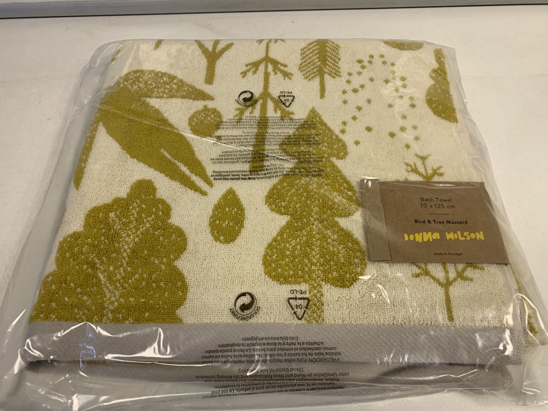 15 X BRAND NEW BOXED DONNA WILSON BIRD AND TREE MUSTARD BATH TOWELS 70 X 125CM RRP £24 EACH