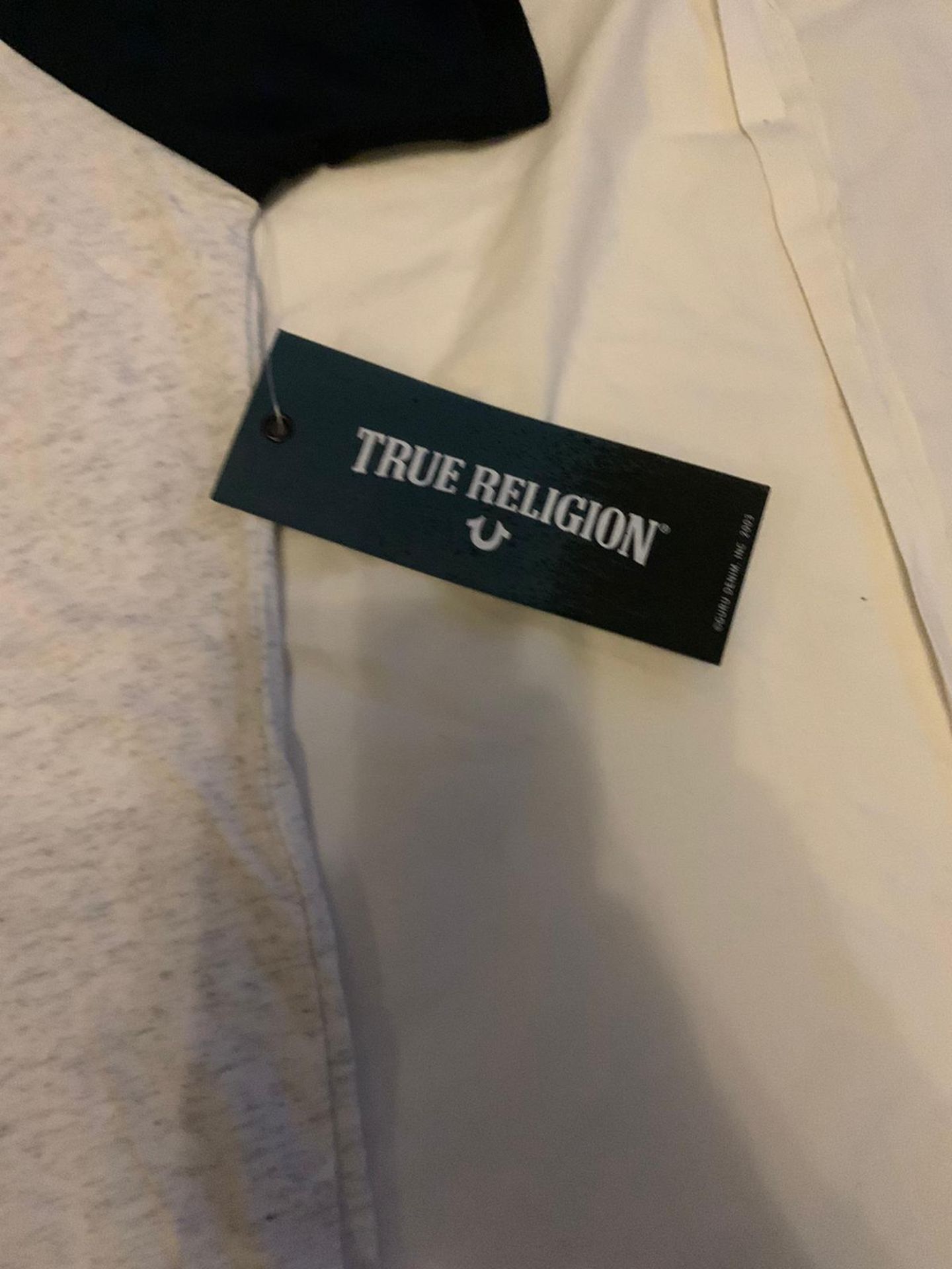 TRUE RELIGION BRANDED LOGO TEE WHITE/HEATHER - MEDIUM - AGE 10-12 - Image 2 of 3