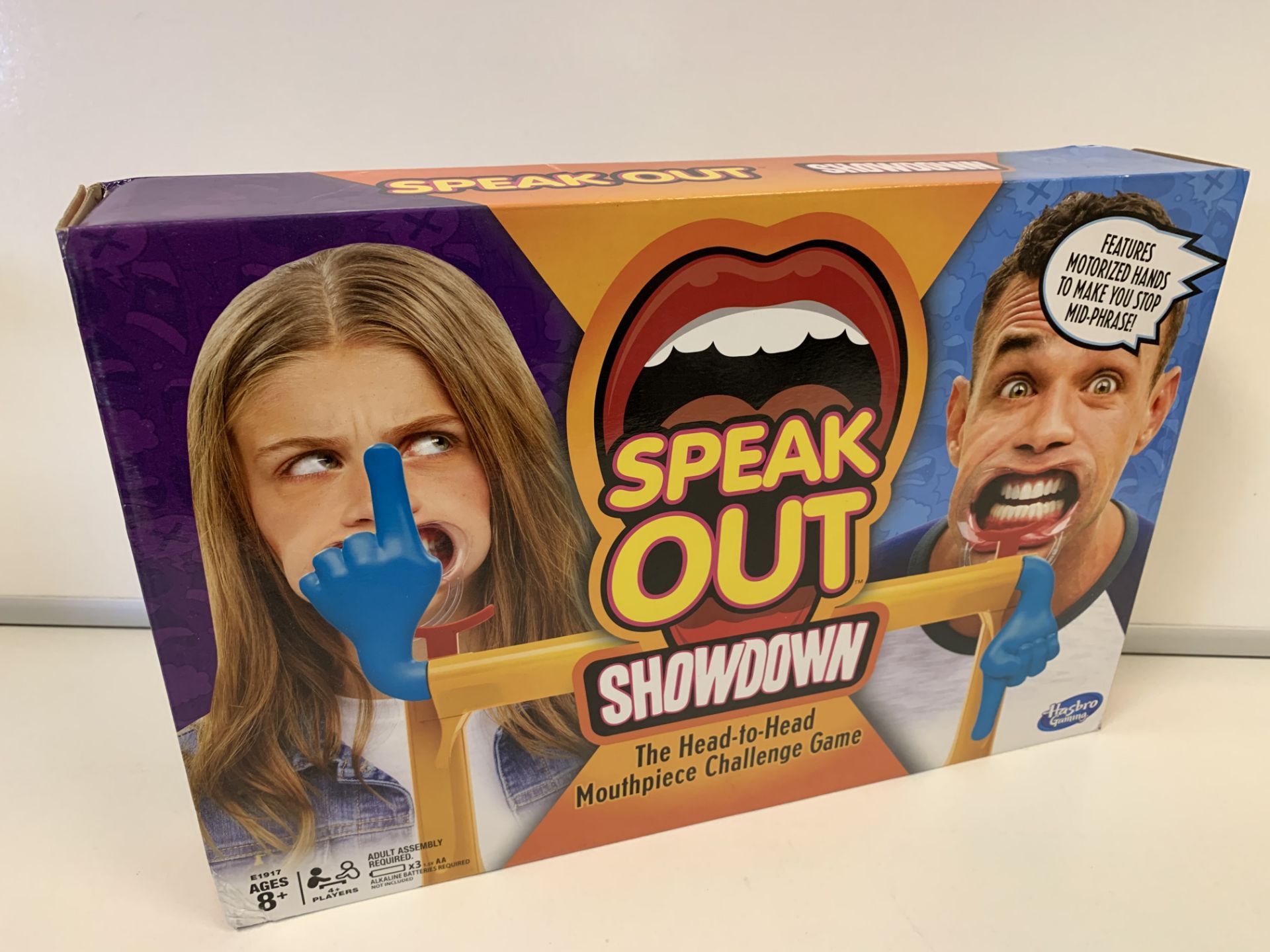 12 X BRAND NEW HASBRO GAMING SPEAK OUT SHOWDOWN THE HEAD TO HEAD MOUTHPIECE CHALLENGE GAME